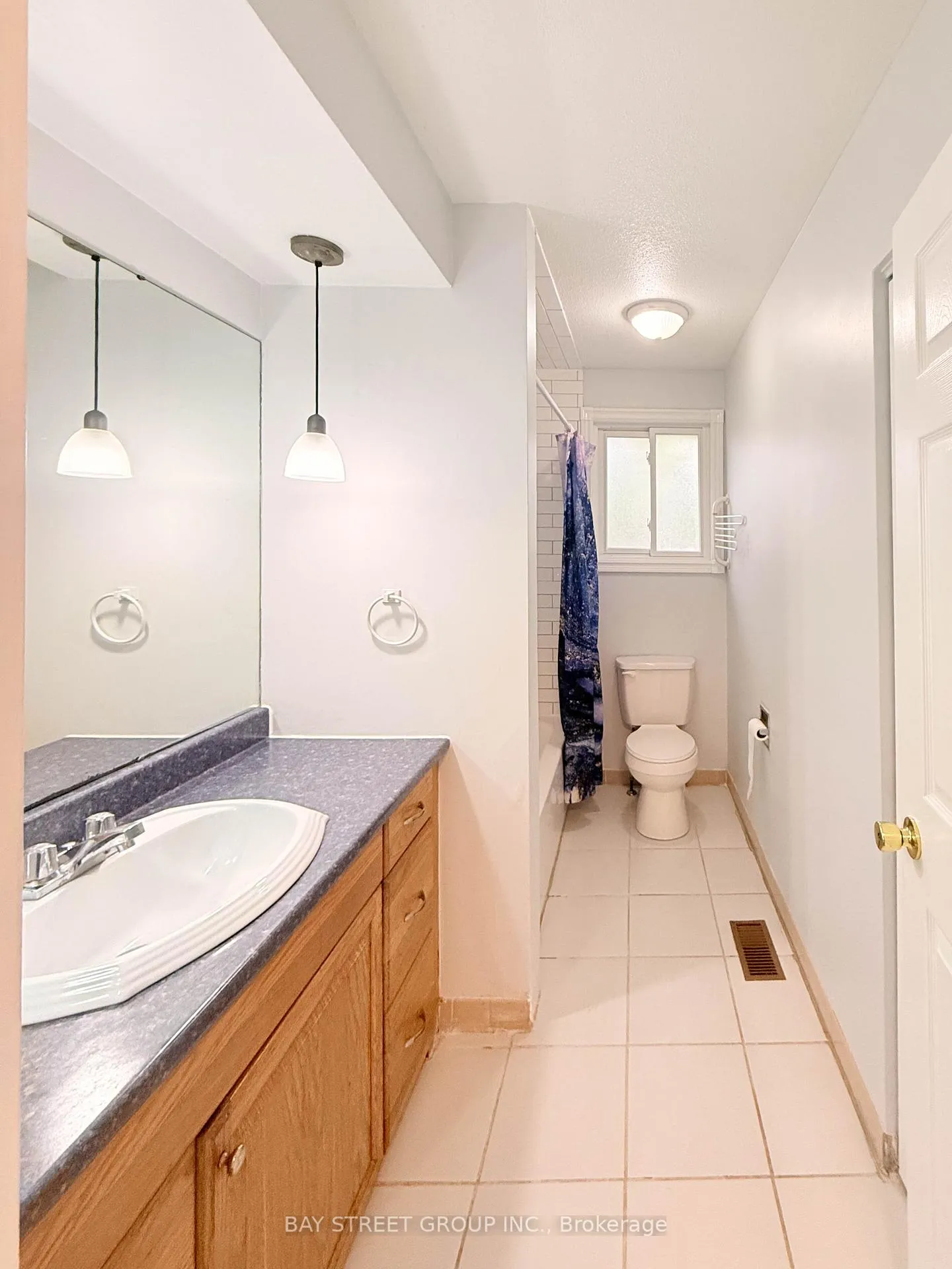 Photo 10 of 526 Chamberlain Road, Burlington, Shoreacres — HOMEH