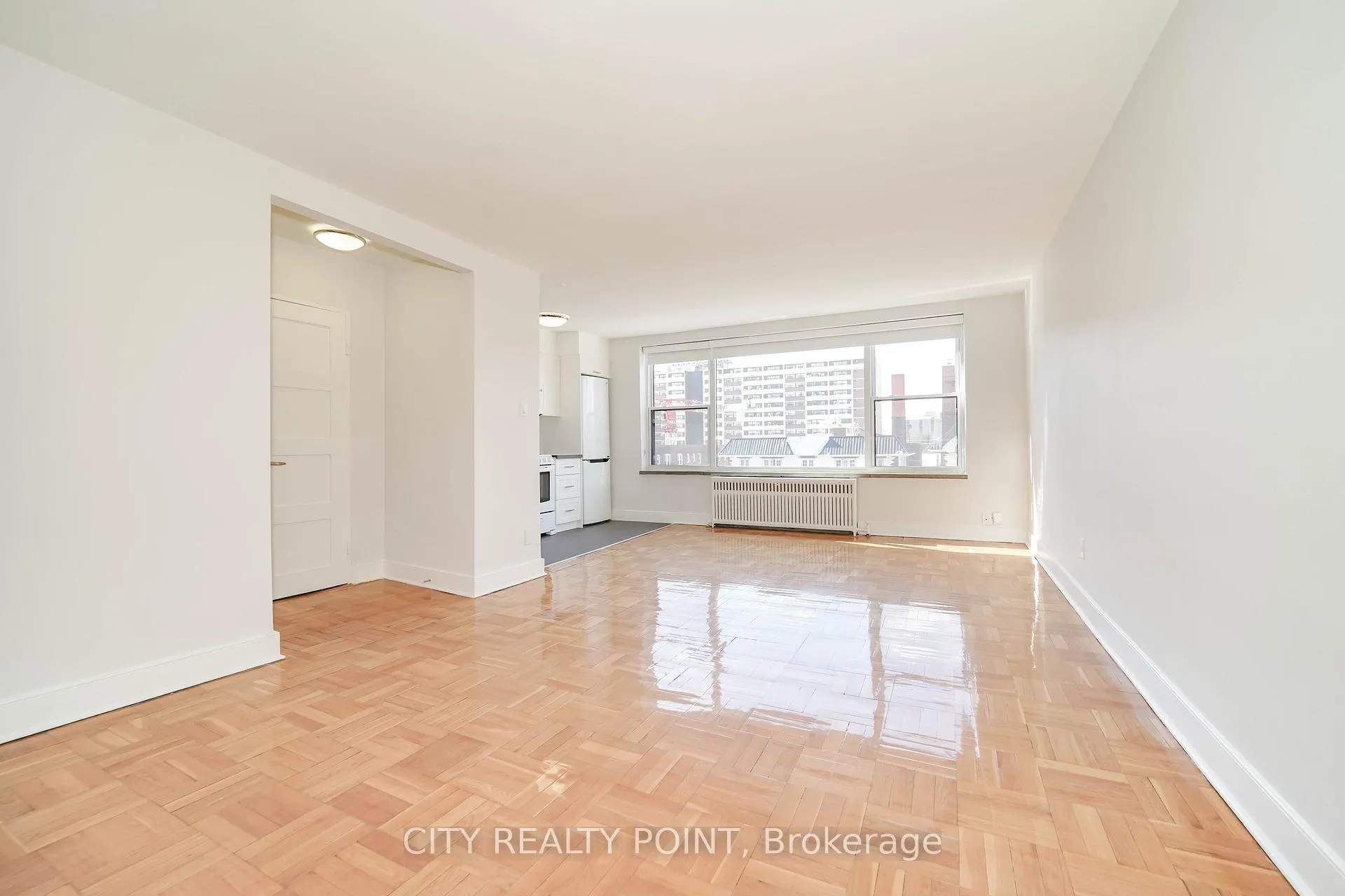 Photo 2 of Unit 404, 1545 Bathurst Street, Toronto, Forest Hill South — HOMEH