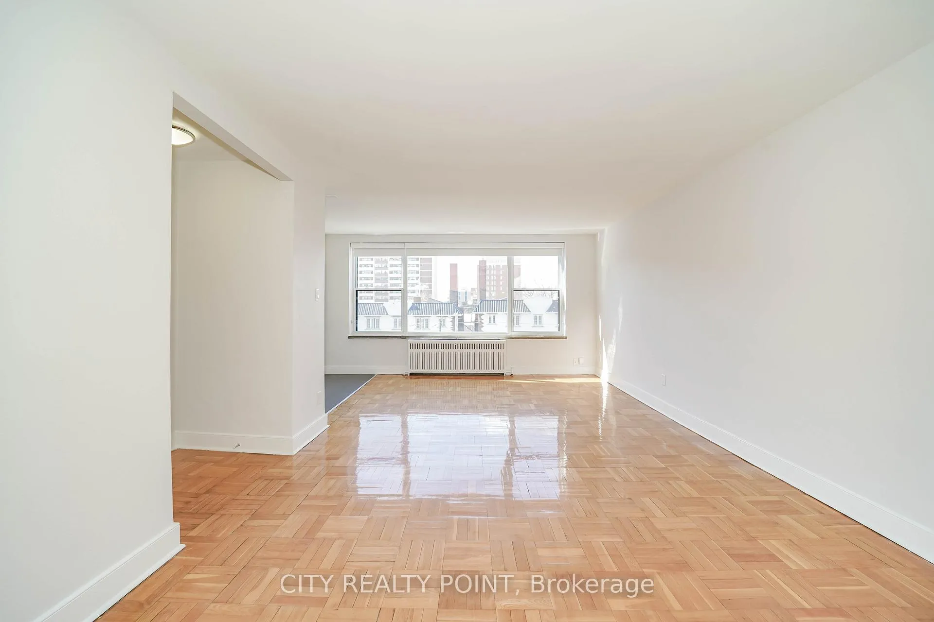 Photo 7 of Unit 404, 1545 Bathurst Street, Toronto, Forest Hill South — HOMEH