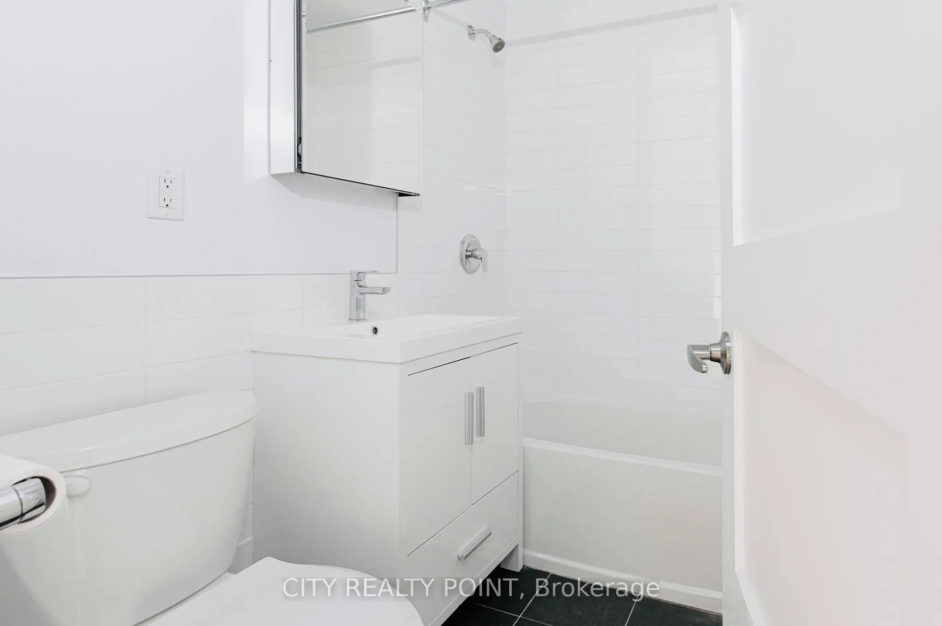 Photo 8 of Unit 404, 1545 Bathurst Street, Toronto, Forest Hill South — HOMEH