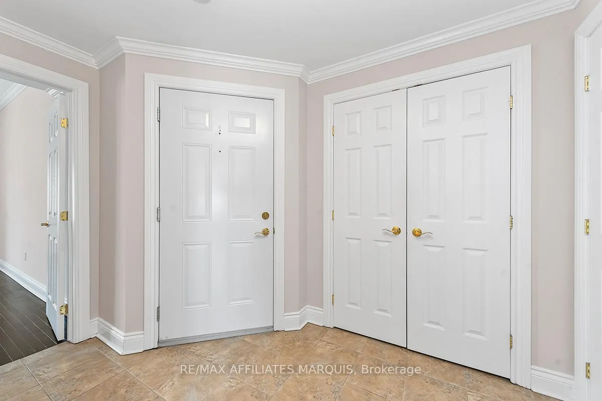 Photo 6 of Unit Unit 4, 98 Queen Street, Smiths Falls — HOMEH