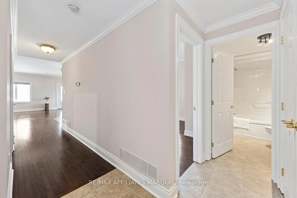 Photo 7 of Unit Unit 4, 98 Queen Street, Smiths Falls — HOMEH