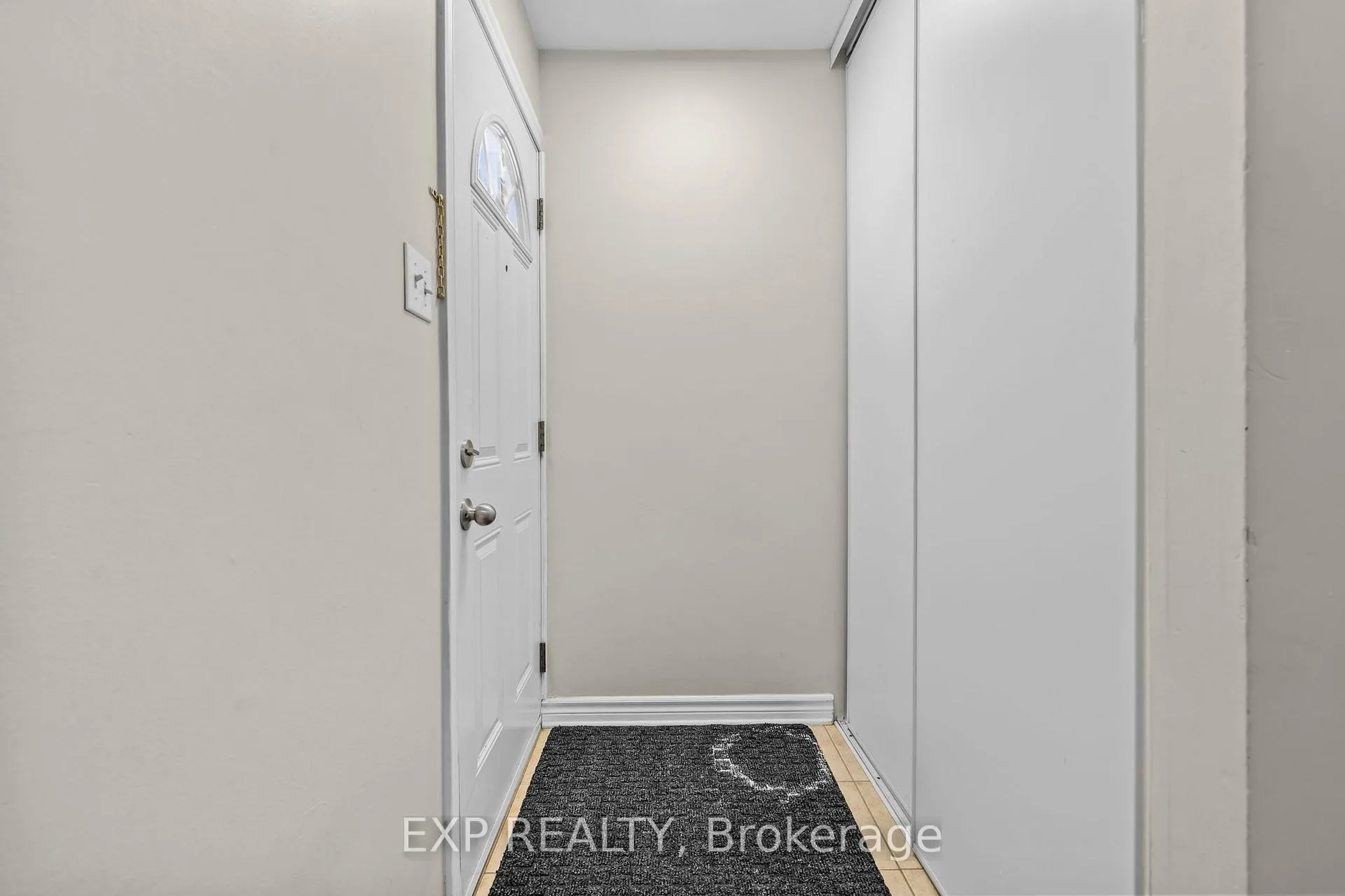 Photo 2 of Unit I, 5 Banner Road, Ottawa, Sheahan Estates/Trend Village — HOMEH