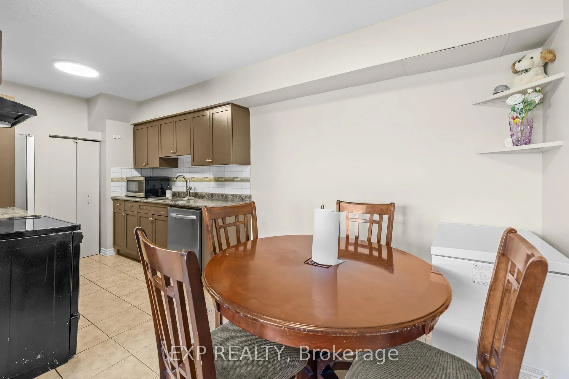 Photo 7 of Unit I, 5 Banner Road, Ottawa, Sheahan Estates/Trend Village — HOMEH