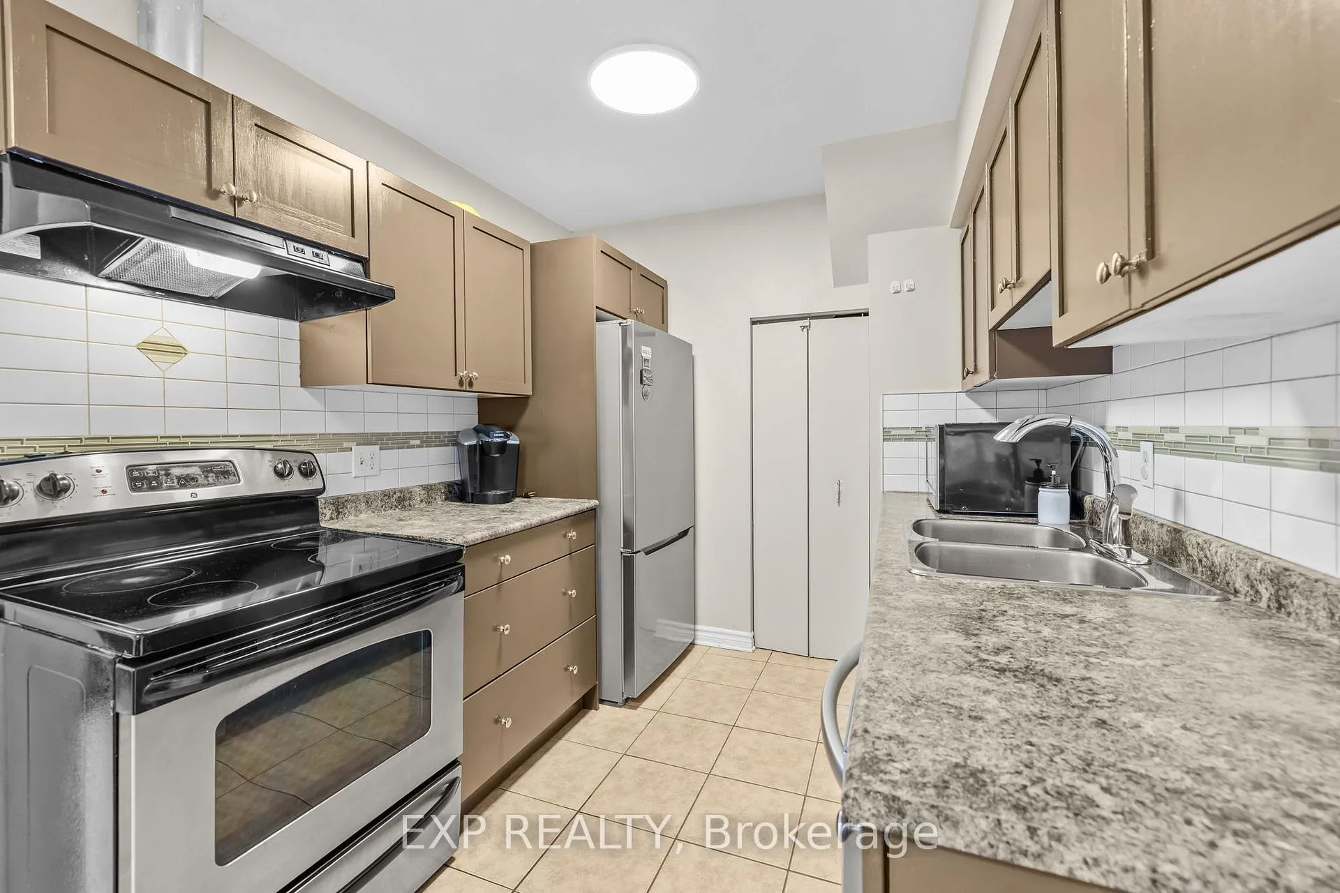 Photo 10 of Unit I, 5 Banner Road, Ottawa, Sheahan Estates/Trend Village — HOMEH