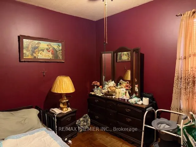 Photo 4 of 7 Florence Crescent, Toronto, Rockcliffe-Smythe — HOMEH