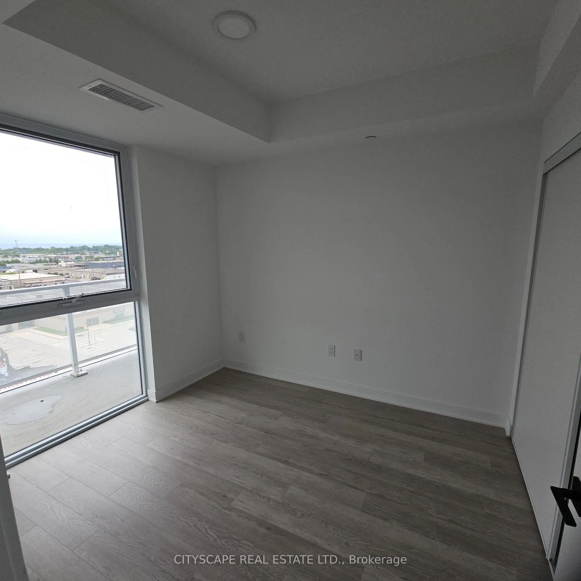 Photo 3 of Unit 913, 2782 Barton Street E, Hamilton, Riverdale — HOMEH