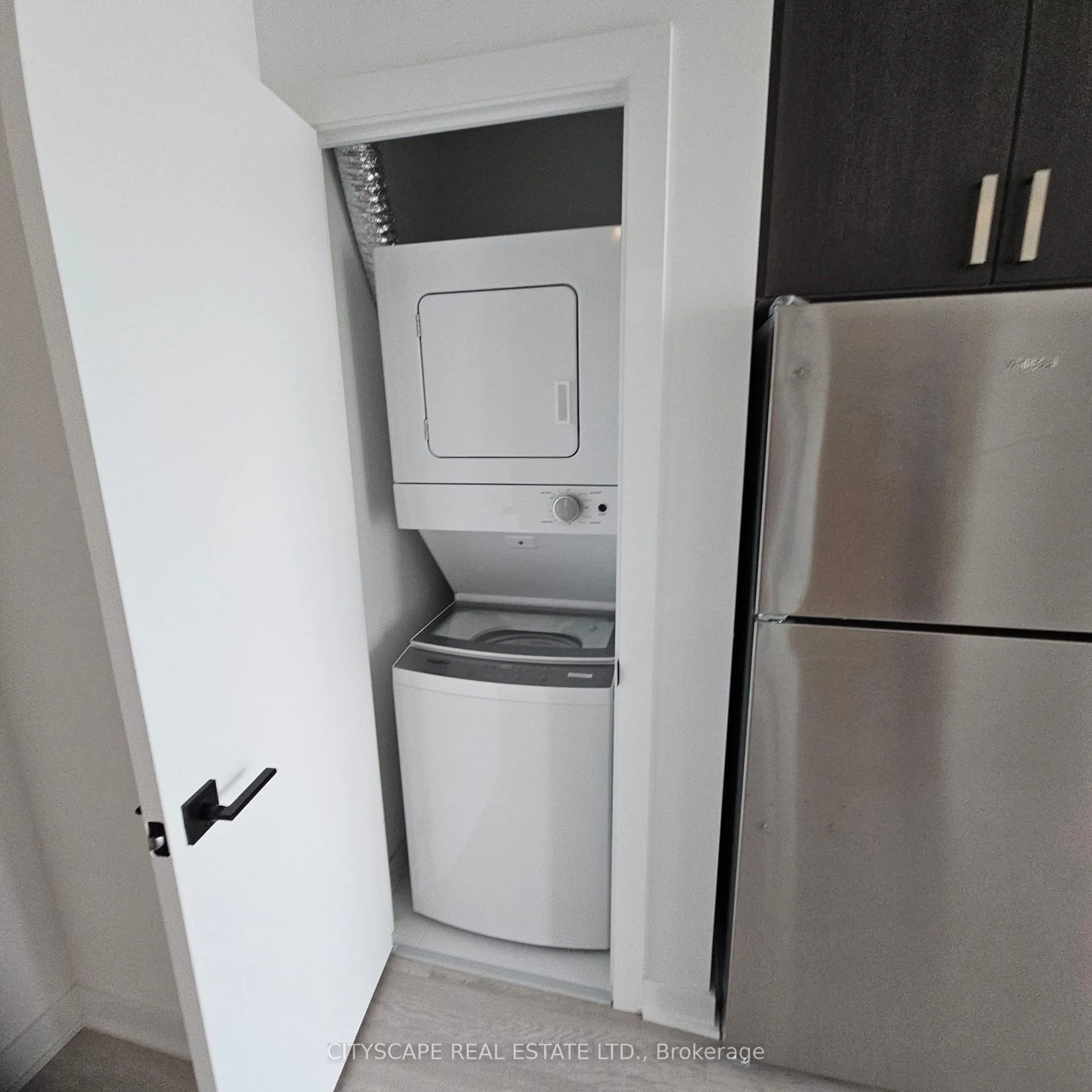 Photo 5 of Unit 913, 2782 Barton Street E, Hamilton, Riverdale — HOMEH