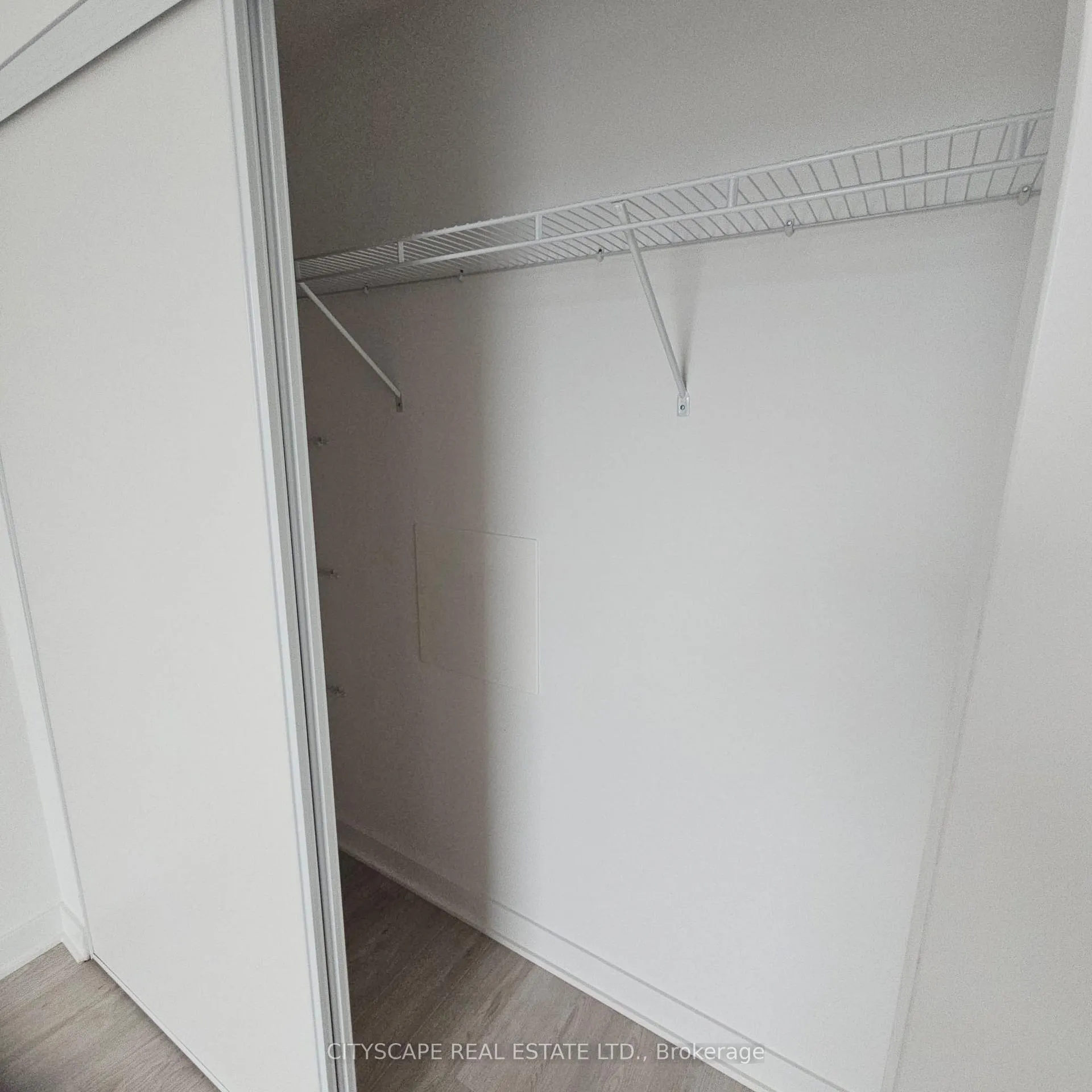 Photo 6 of Unit 913, 2782 Barton Street E, Hamilton, Riverdale — HOMEH