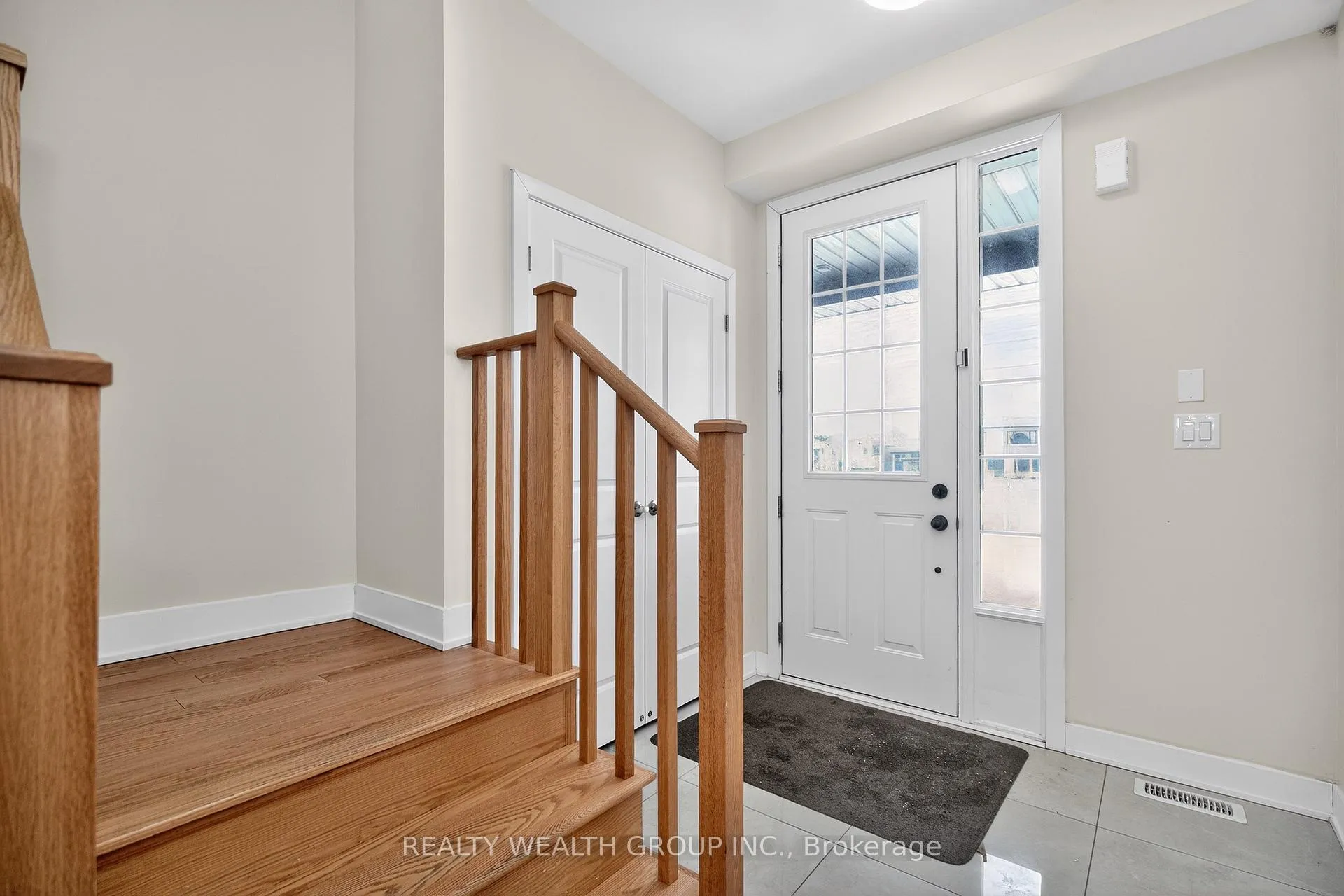 Photo 3 of 803 Griffin Trail, Peterborough, Monaghan Ward 2 — HOMEH