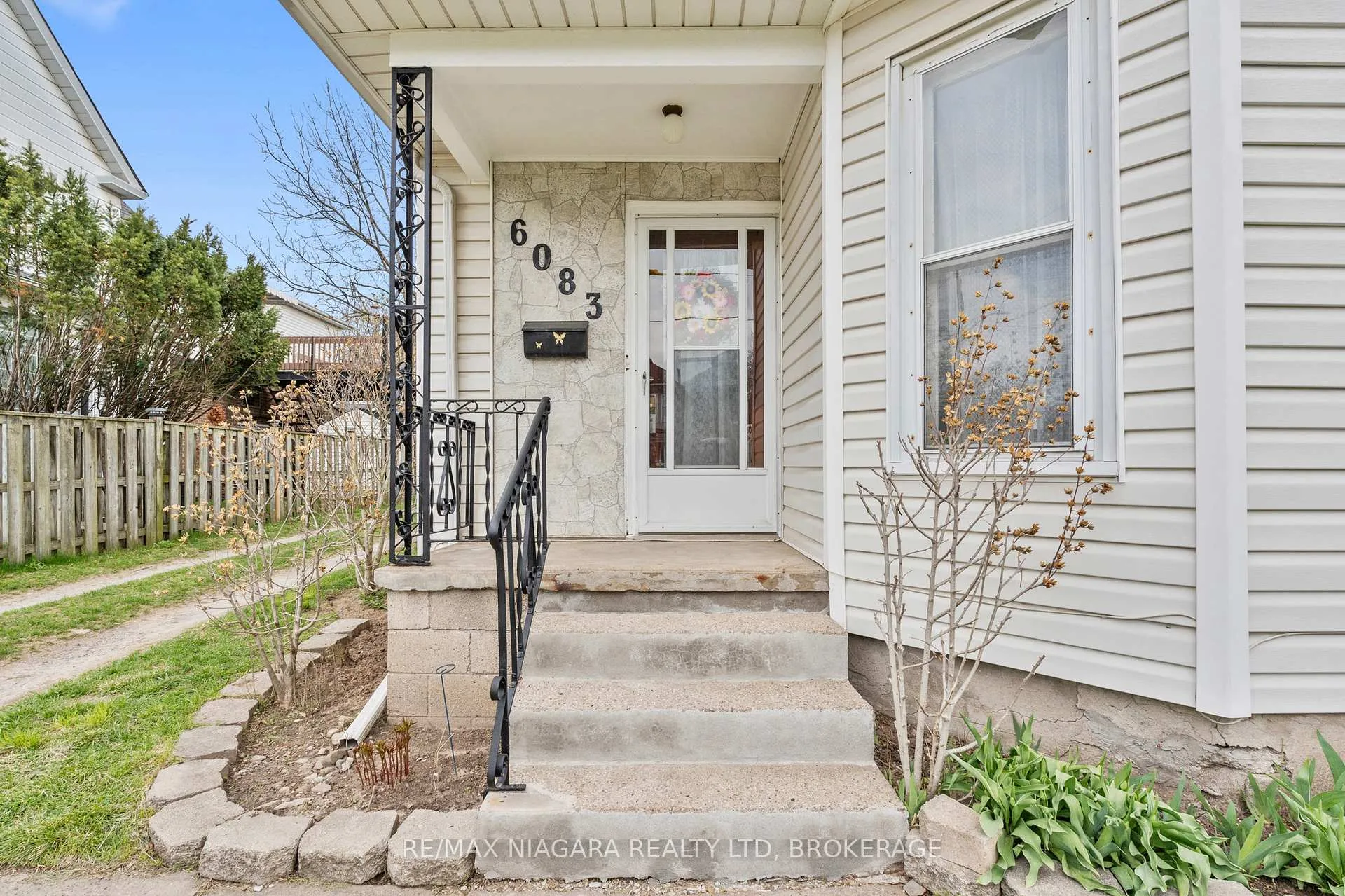 Photo 3 of 6083 Barker Street, Niagara Falls, Dorchester — HOMEH