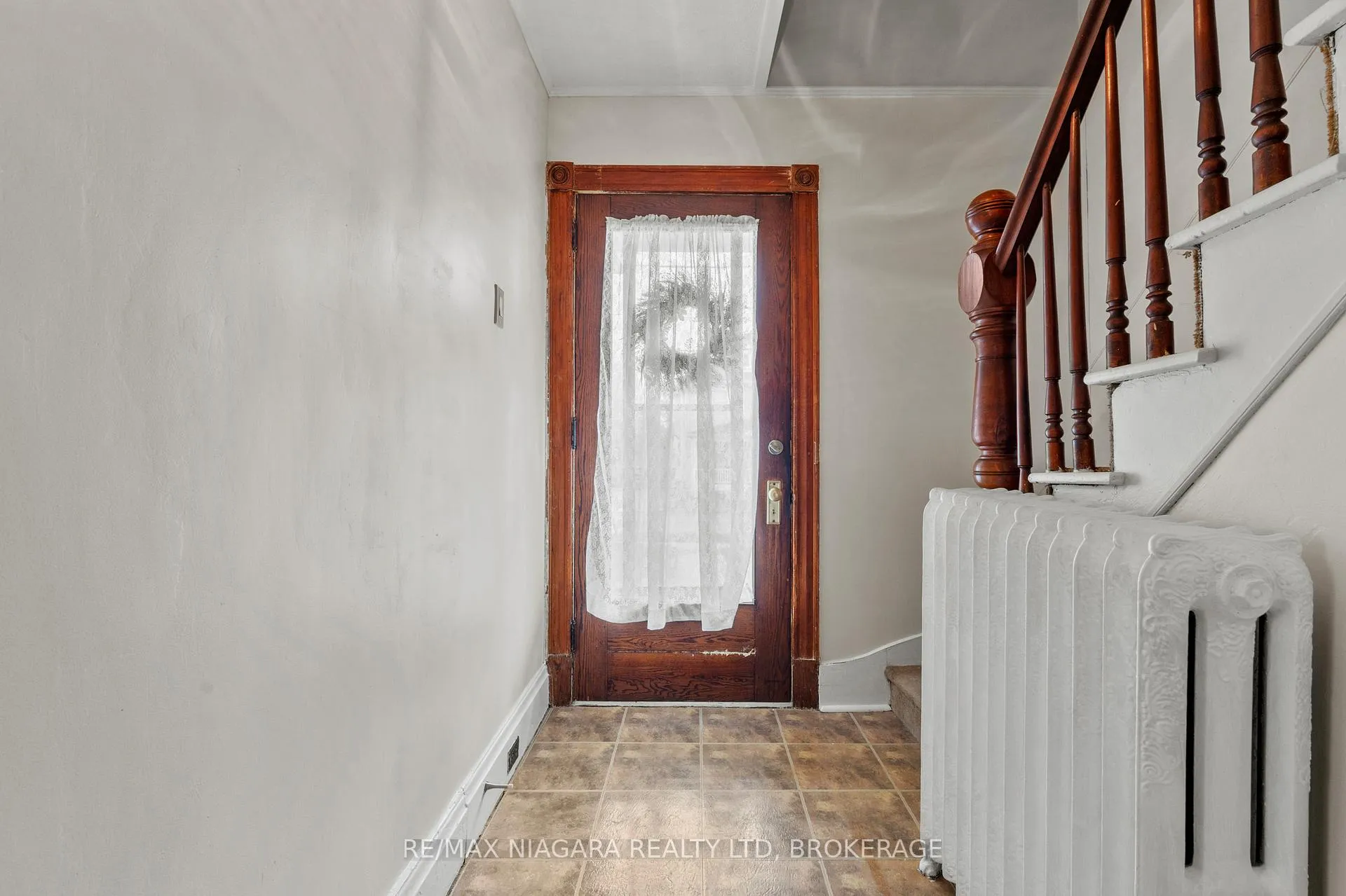 Photo 5 of 6083 Barker Street, Niagara Falls, Dorchester — HOMEH