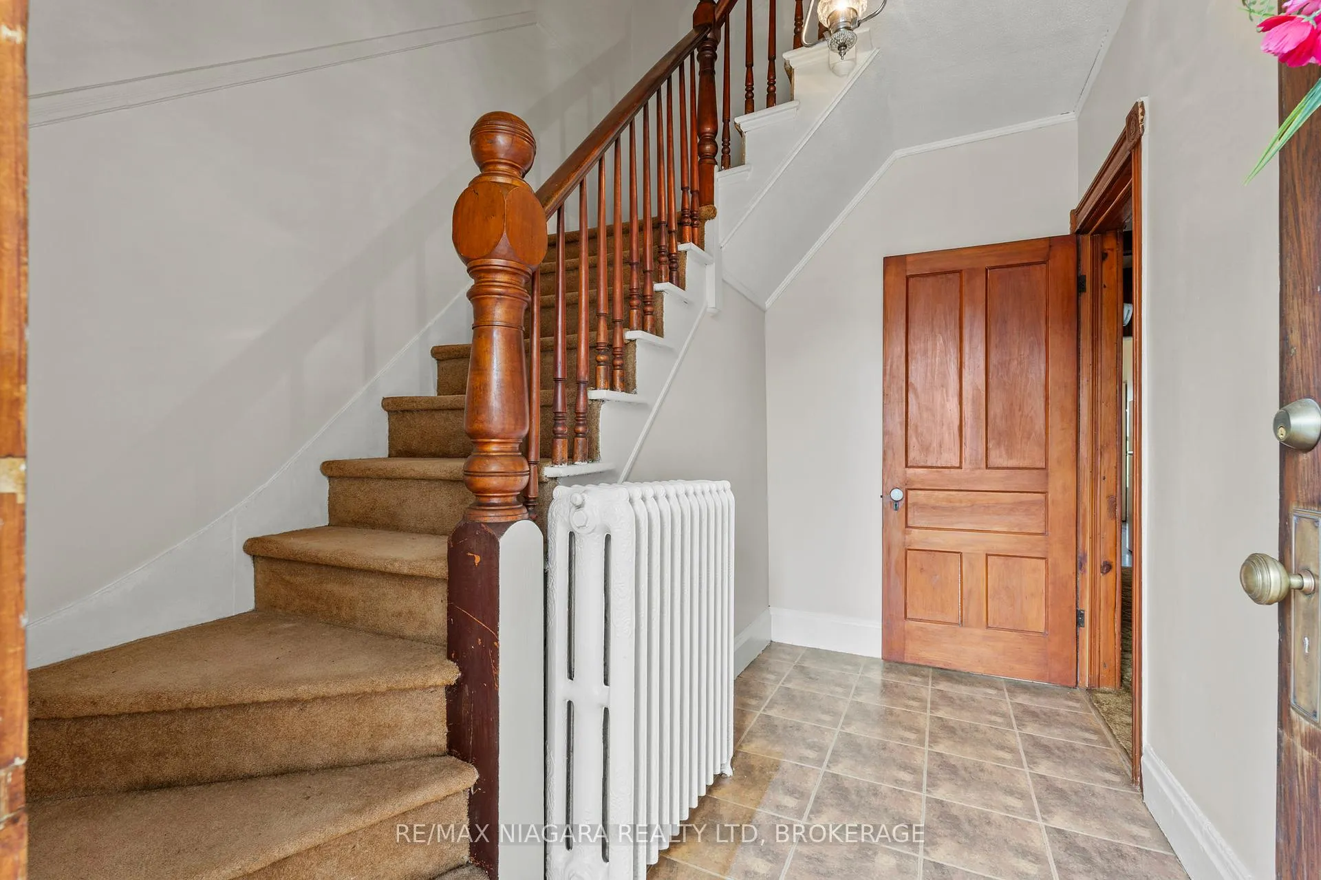 Photo 6 of 6083 Barker Street, Niagara Falls, Dorchester — HOMEH