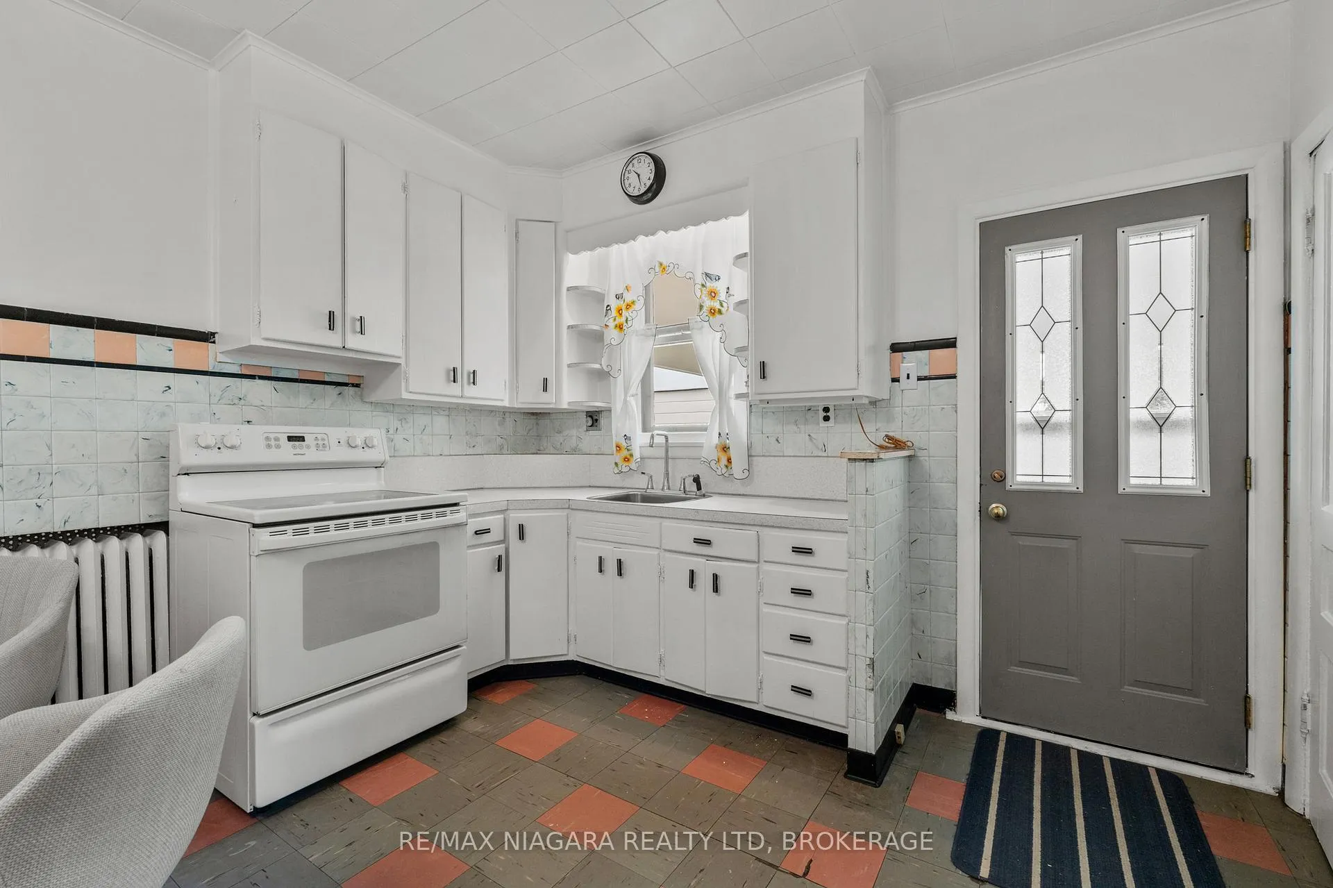 Photo 12 of 6083 Barker Street, Niagara Falls, Dorchester — HOMEH