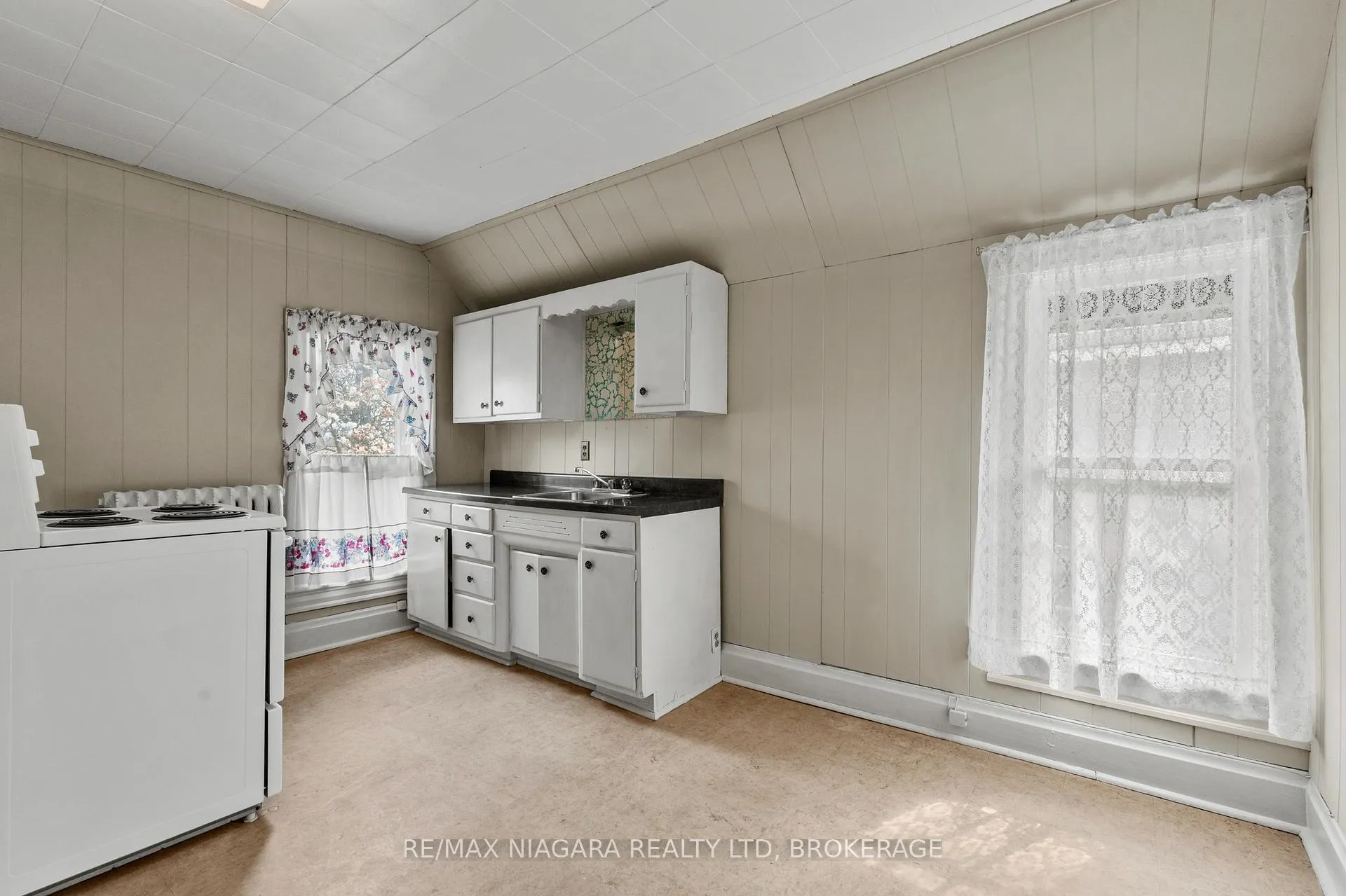 Photo 14 of 6083 Barker Street, Niagara Falls, Dorchester — HOMEH