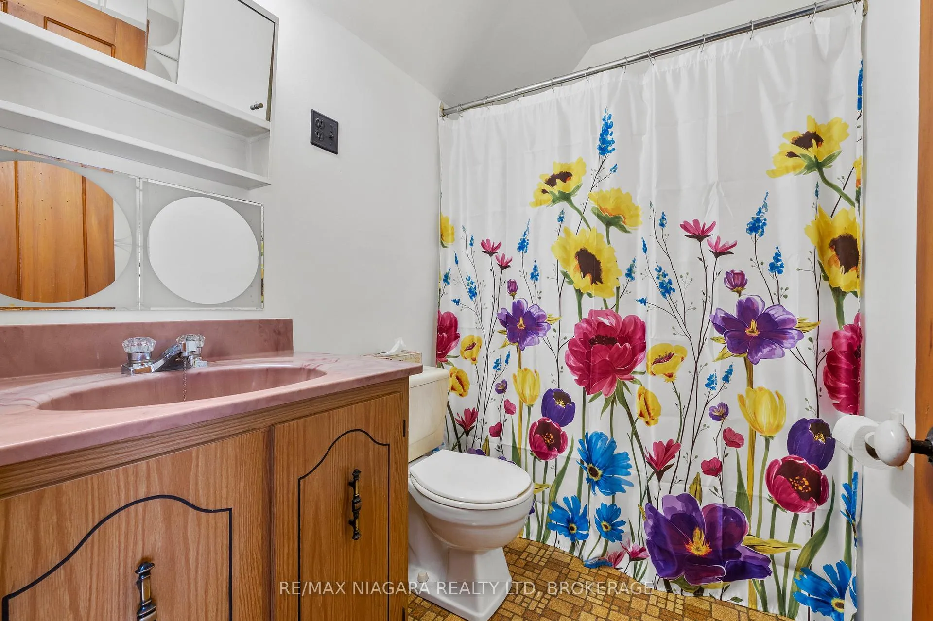 Photo 16 of 6083 Barker Street, Niagara Falls, Dorchester — HOMEH