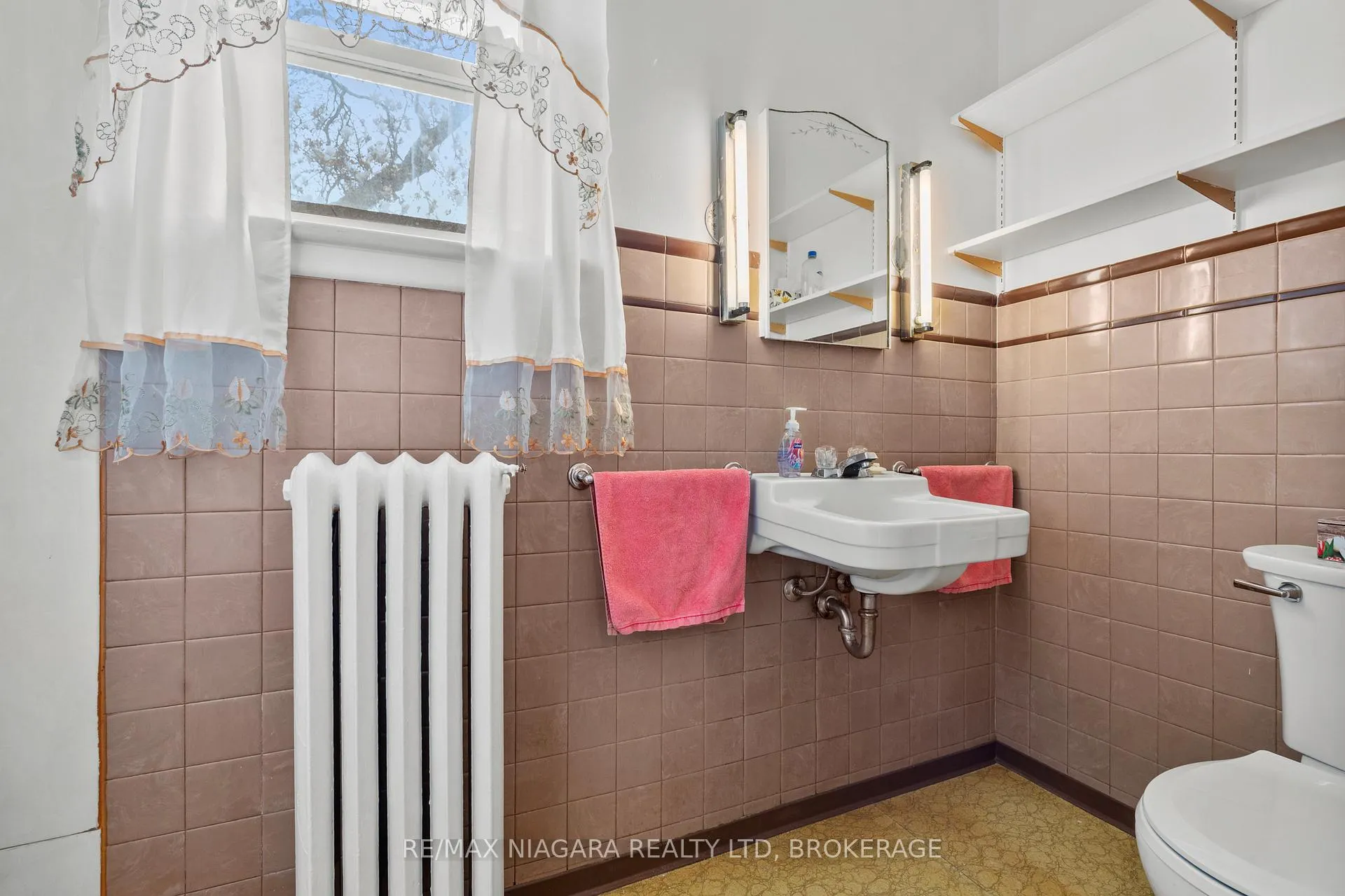 Photo 19 of 6083 Barker Street, Niagara Falls, Dorchester — HOMEH