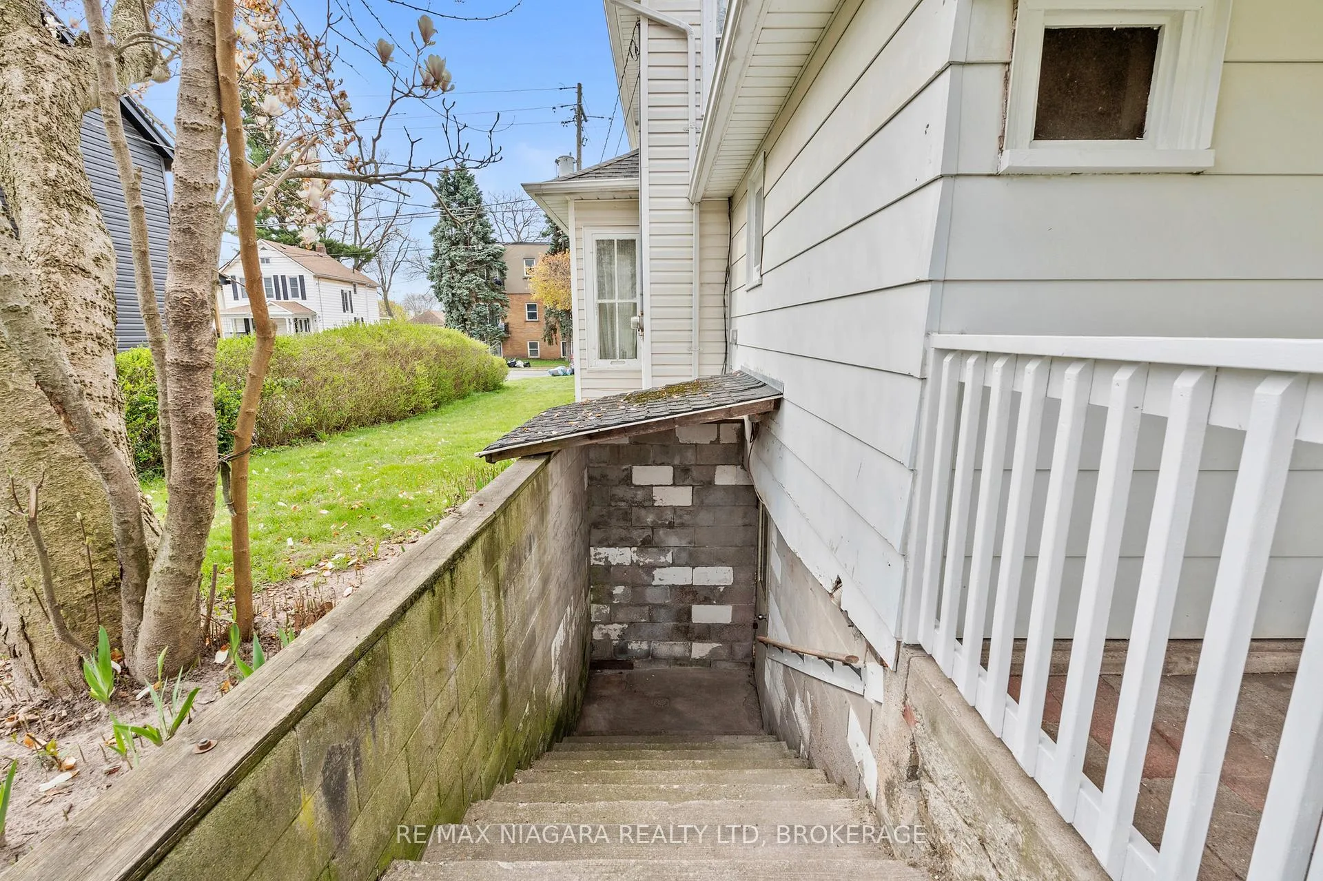 Photo 20 of 6083 Barker Street, Niagara Falls, Dorchester — HOMEH