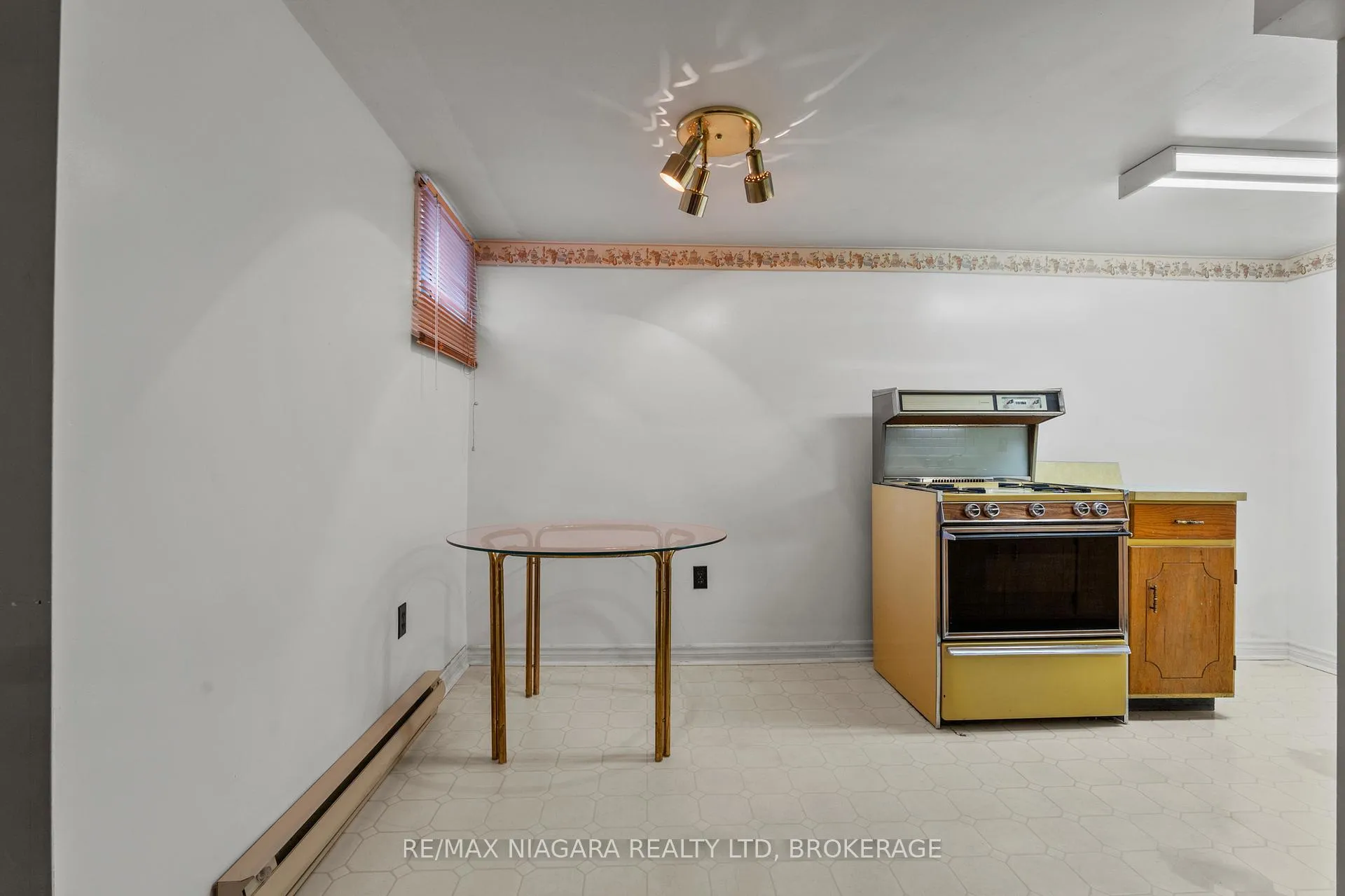 Photo 23 of 6083 Barker Street, Niagara Falls, Dorchester — HOMEH