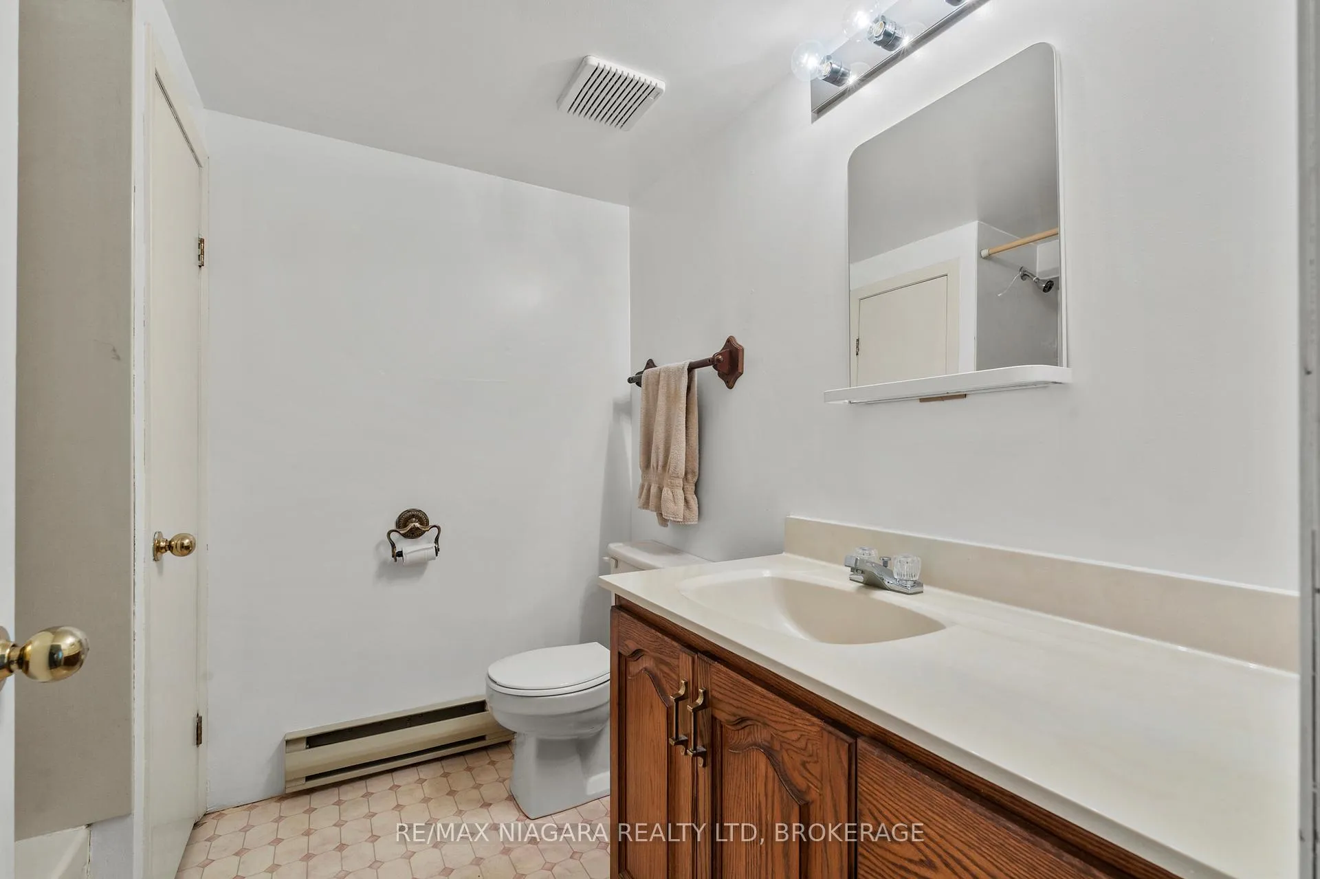 Photo 27 of 6083 Barker Street, Niagara Falls, Dorchester — HOMEH