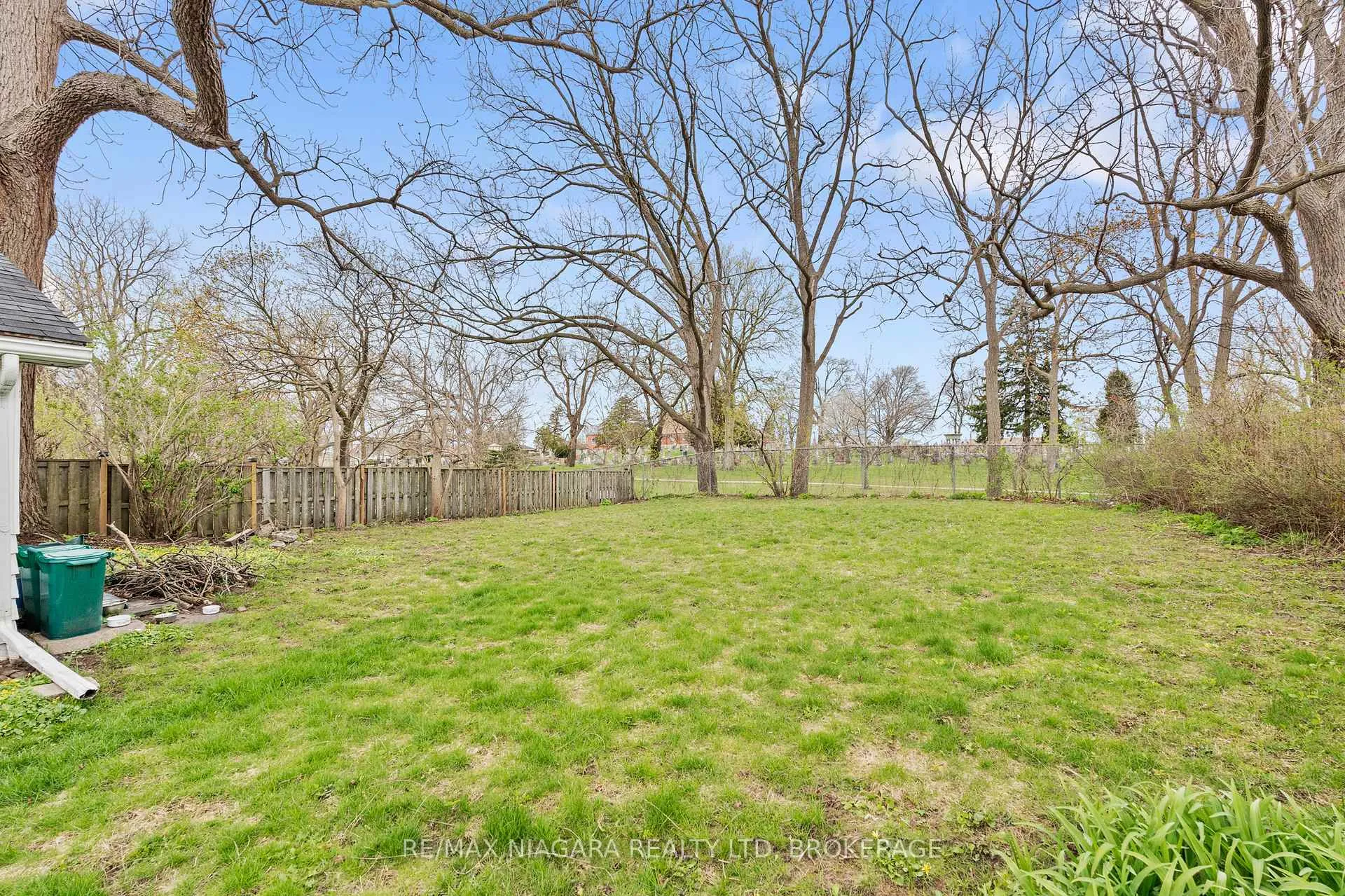 Photo 31 of 6083 Barker Street, Niagara Falls, Dorchester — HOMEH