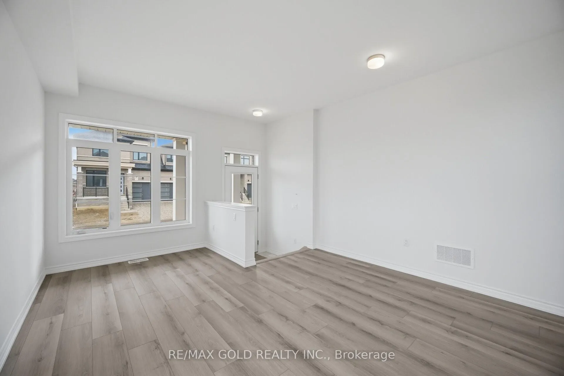 Photo 3 of 31 Watkins Road, Brampton, Sandringham-Wellington North — HOMEH