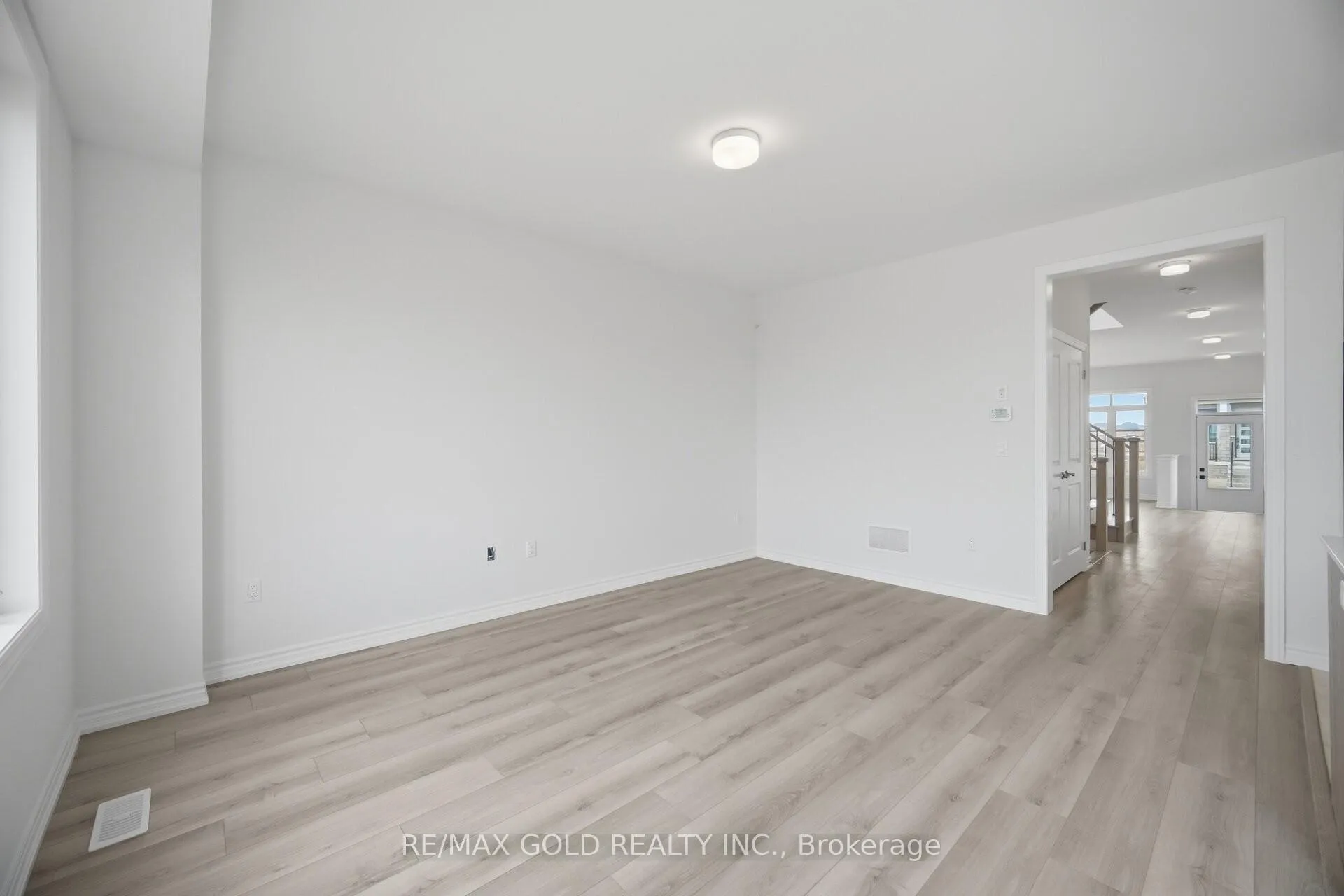 Photo 5 of 31 Watkins Road, Brampton, Sandringham-Wellington North — HOMEH