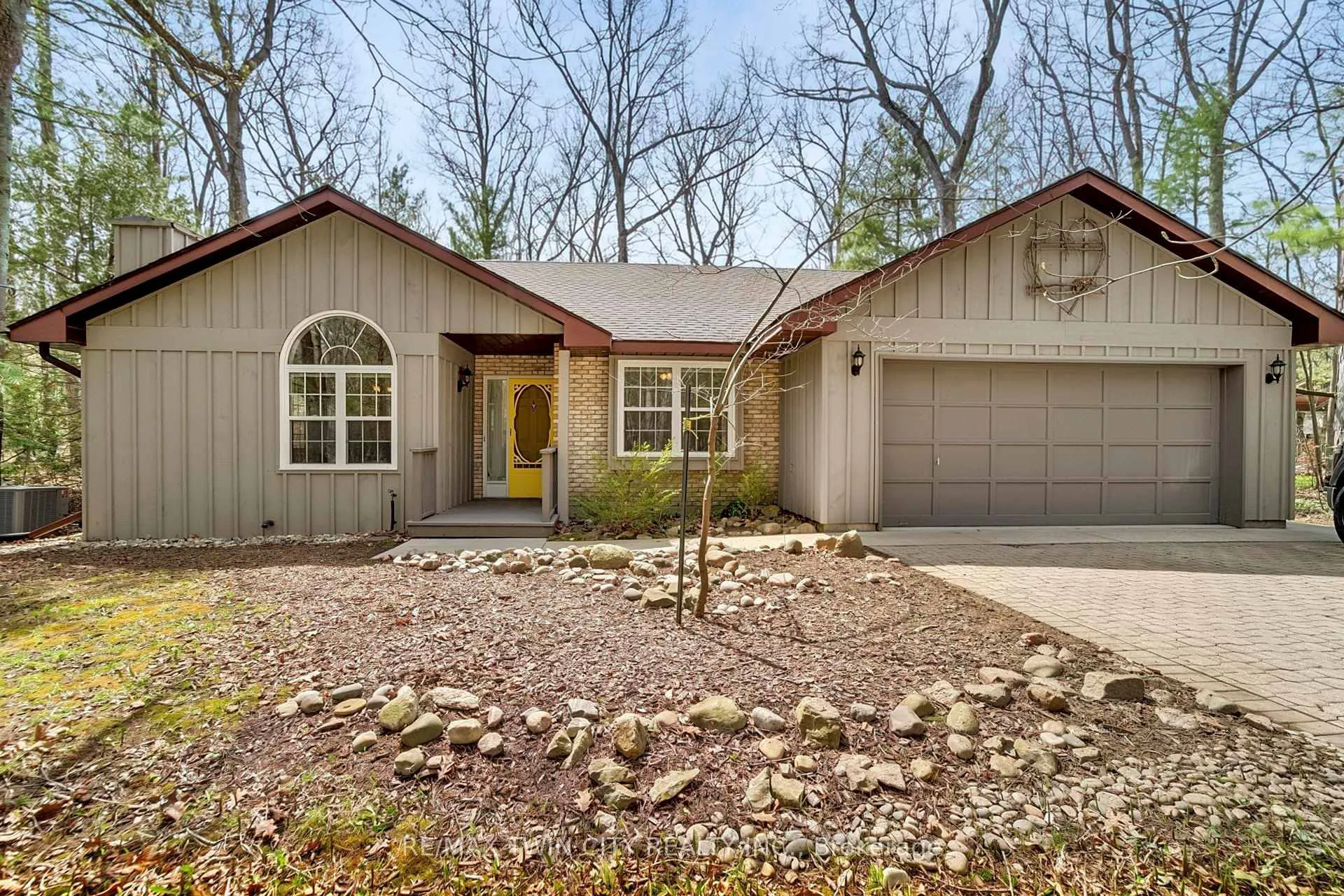 Photo of 10325 Grand Oaks Drive