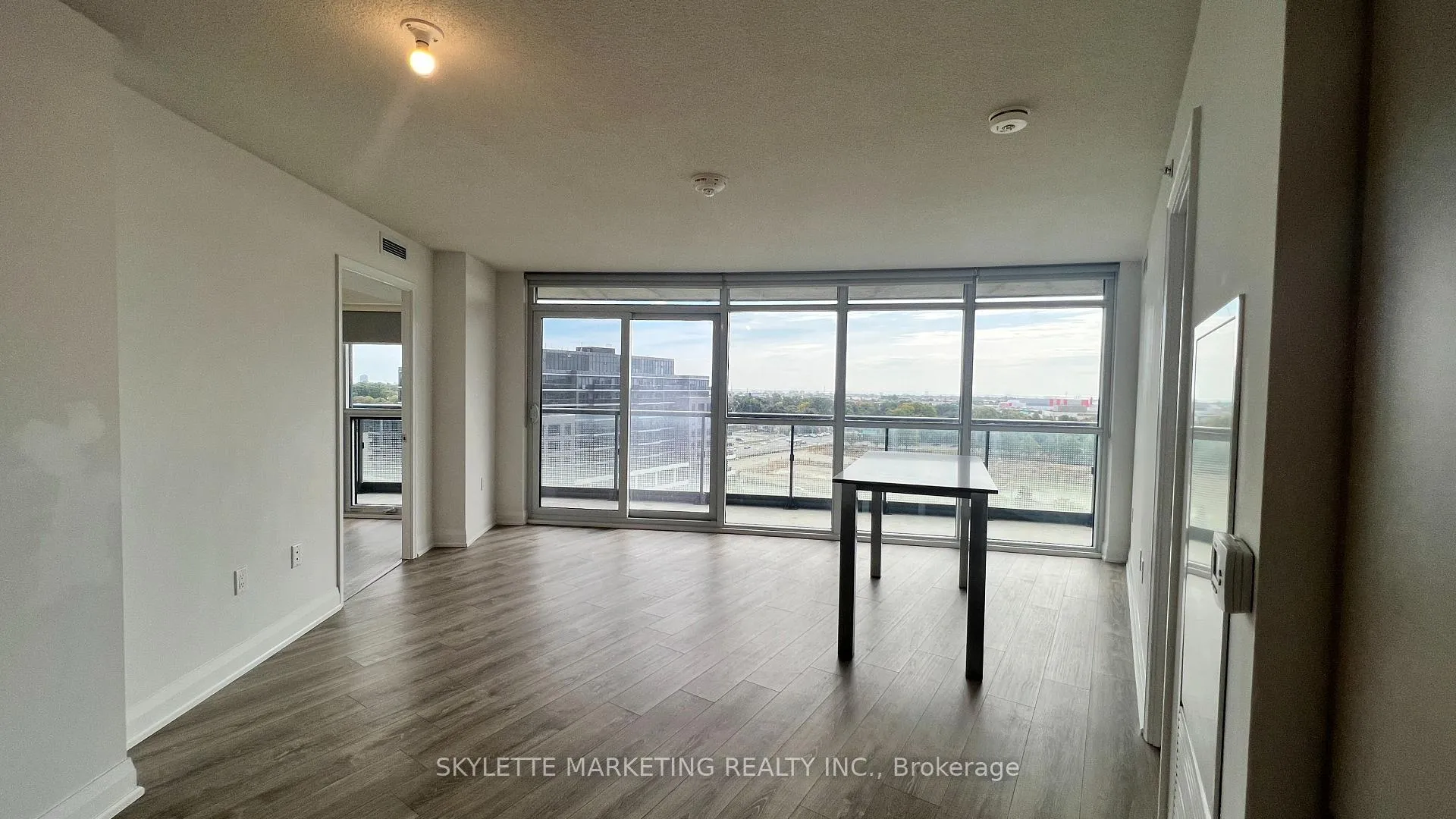 Photo 2 of Unit 908, 30 Gibbs Road, Etobicoke, Islington-City Centre West — HOMEH