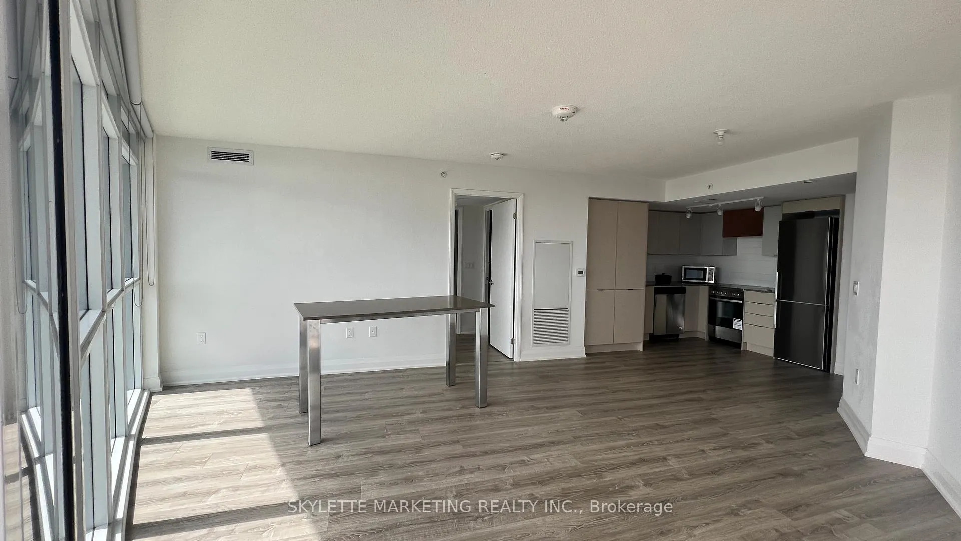 Photo 3 of Unit 908, 30 Gibbs Road, Etobicoke, Islington-City Centre West — HOMEH