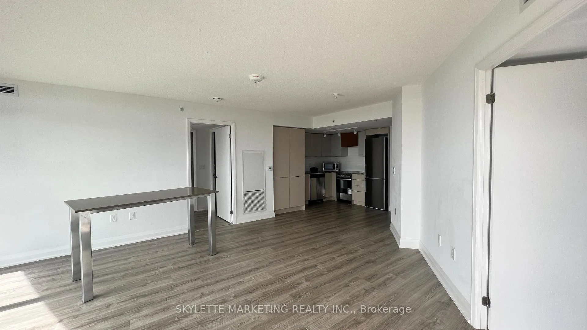 Photo 4 of Unit 908, 30 Gibbs Road, Etobicoke, Islington-City Centre West — HOMEH