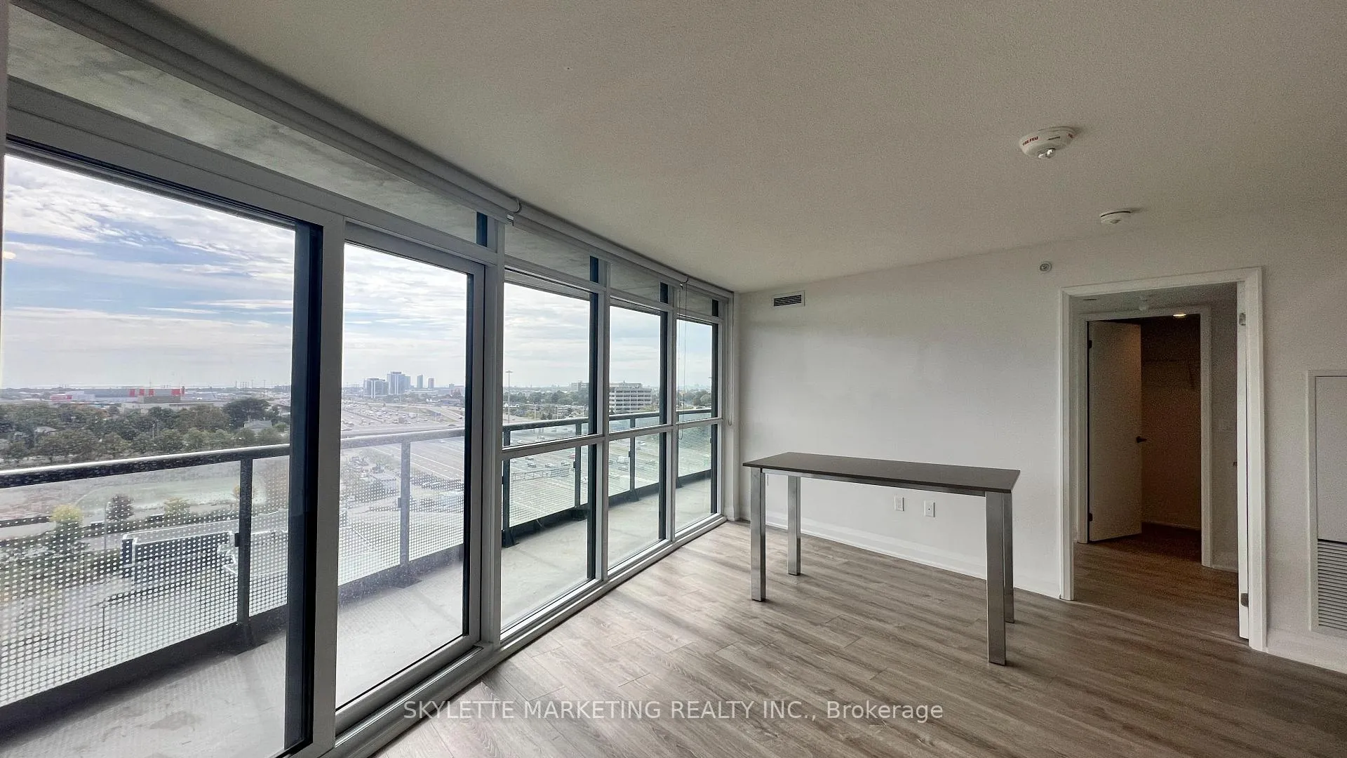 Photo 6 of Unit 908, 30 Gibbs Road, Etobicoke, Islington-City Centre West — HOMEH