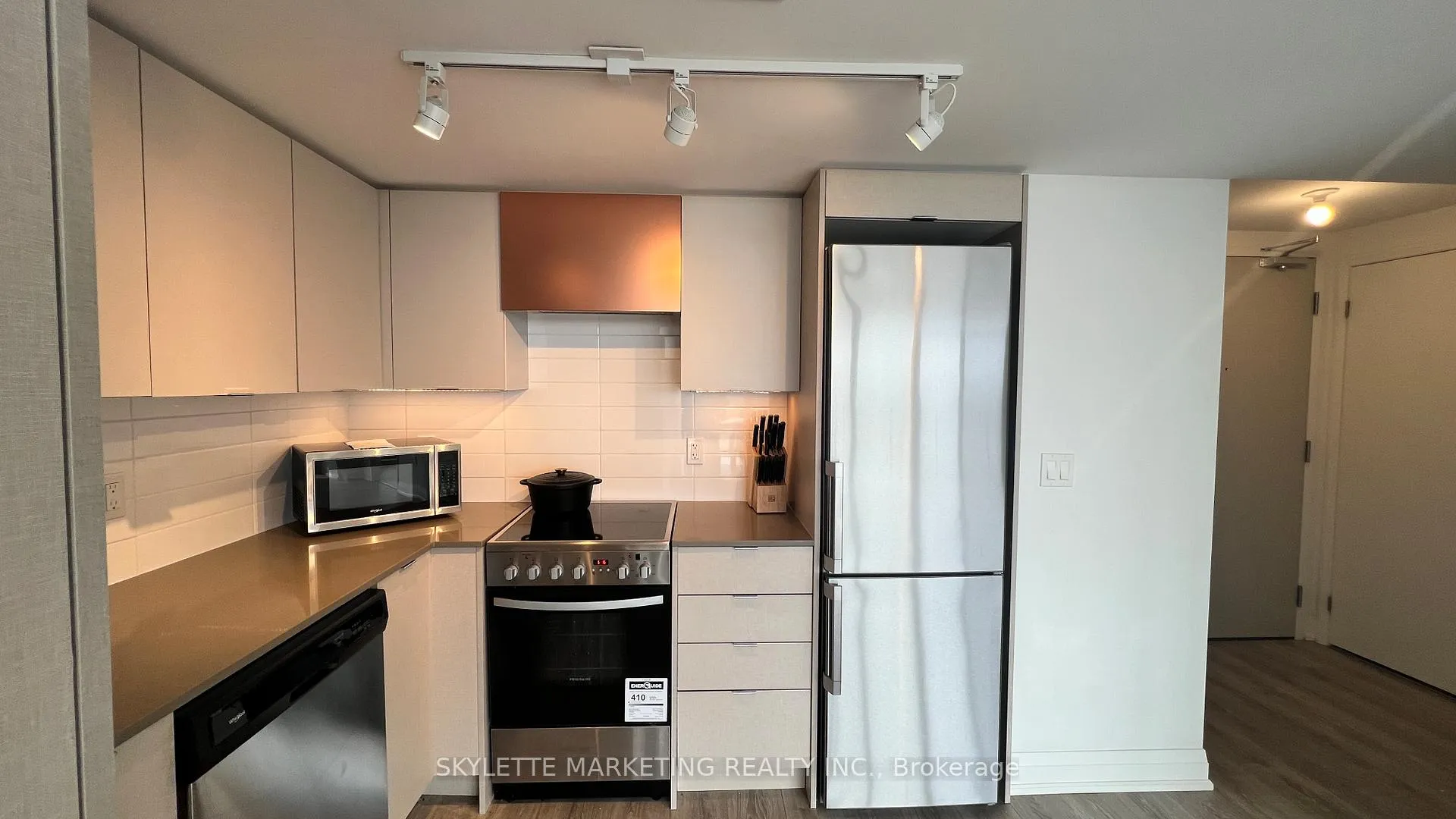 Photo 9 of Unit 908, 30 Gibbs Road, Etobicoke, Islington-City Centre West — HOMEH