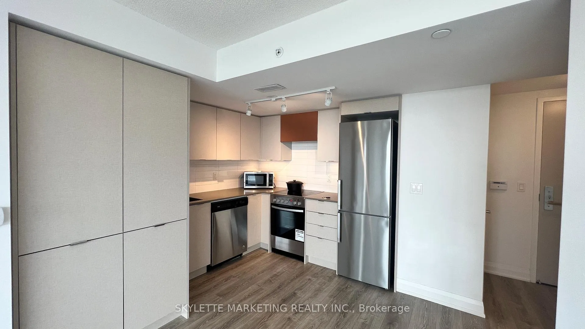 Photo 35 of Unit 908, 30 Gibbs Road, Etobicoke, Islington-City Centre West — HOMEH