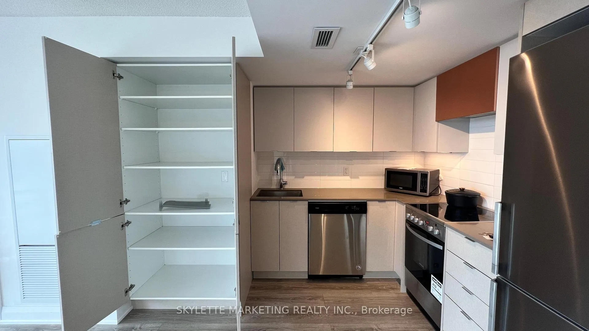 Photo 36 of Unit 908, 30 Gibbs Road, Etobicoke, Islington-City Centre West — HOMEH