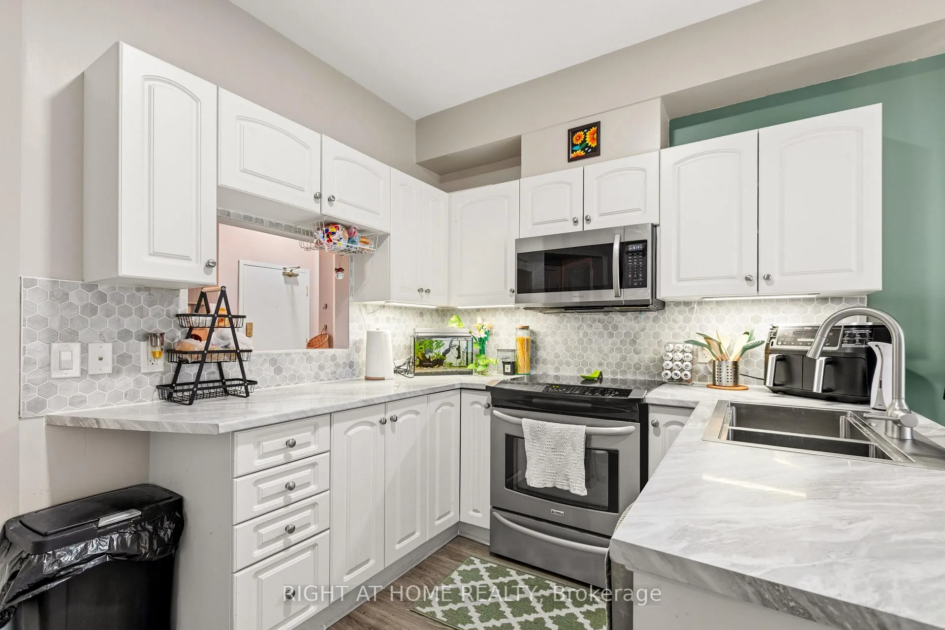 Photo 11 of 80 Briargate Private, Ottawa, Springridge/East Village — HOMEH