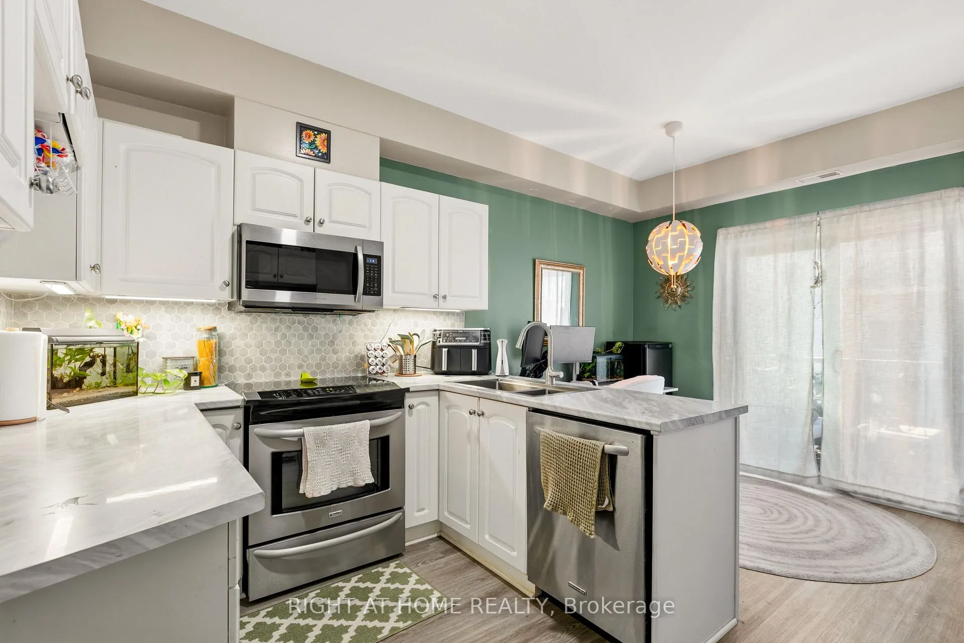 Photo 12 of 80 Briargate Private, Ottawa, Springridge/East Village — HOMEH