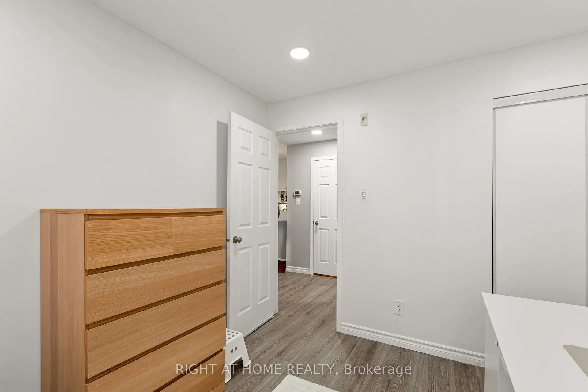 Photo 22 of 80 Briargate Private, Ottawa, Springridge/East Village — HOMEH
