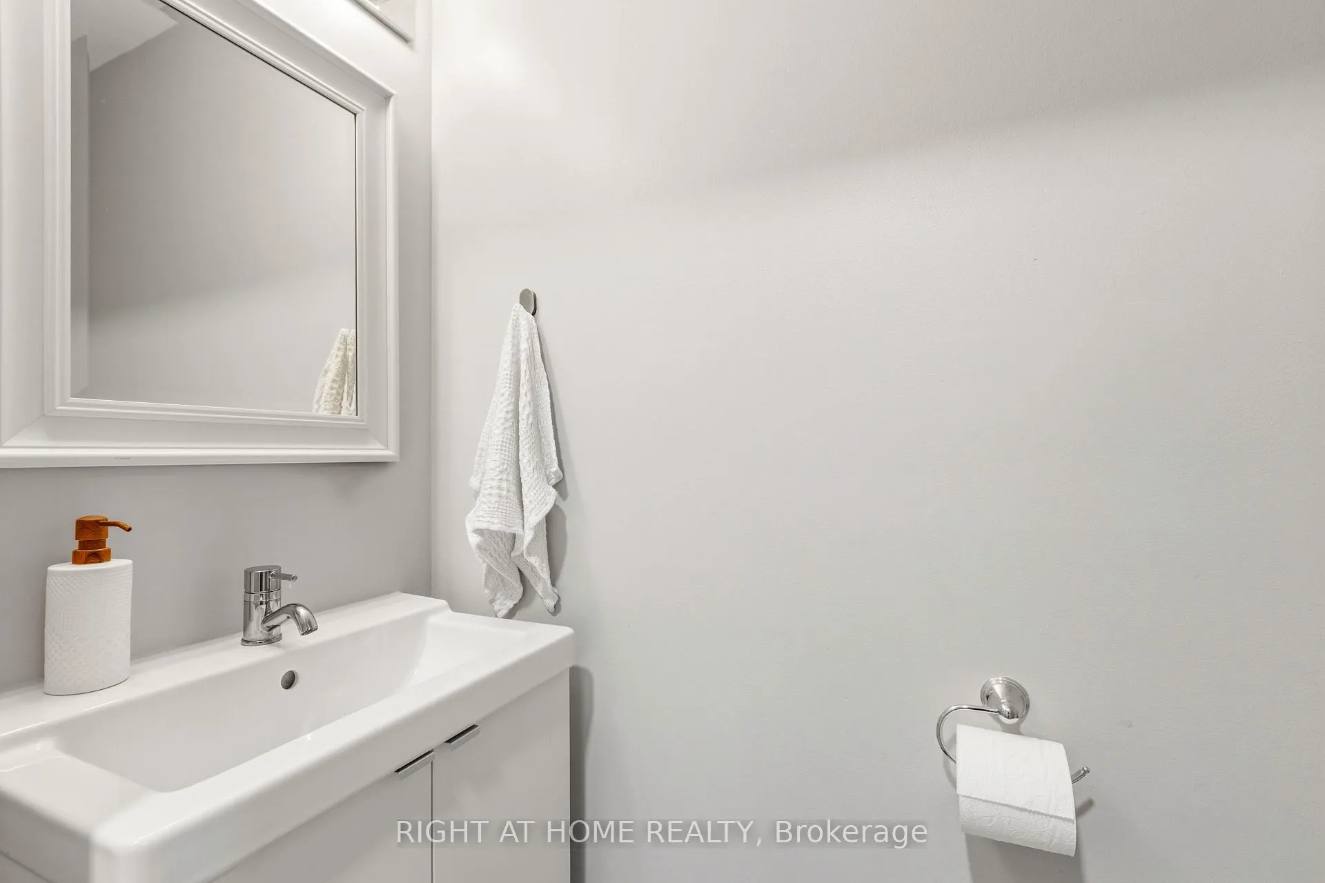 Photo 23 of 80 Briargate Private, Ottawa, Springridge/East Village — HOMEH