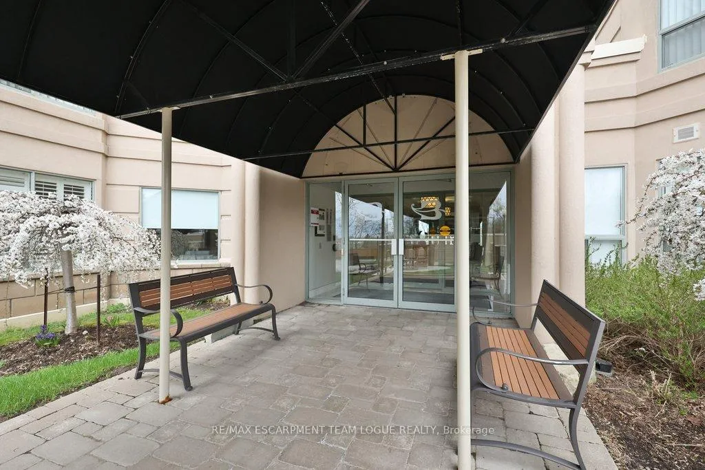 Photo 3 of Unit 317, 2085 Amherst Heights Drive, Burlington, Mountainside — HOMEH