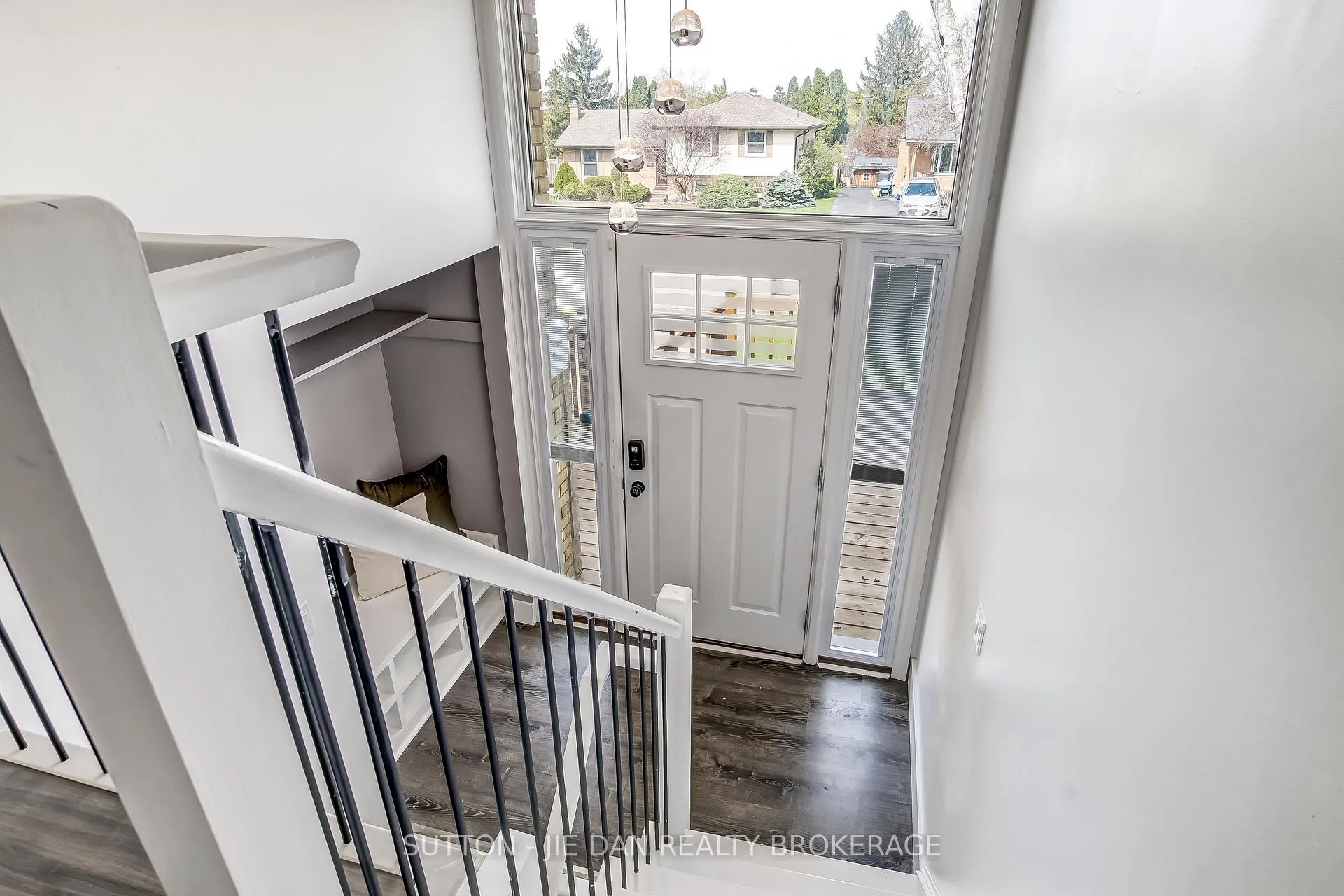 Photo 5 of 637 Jason Crescent, London, South O — HOMEH