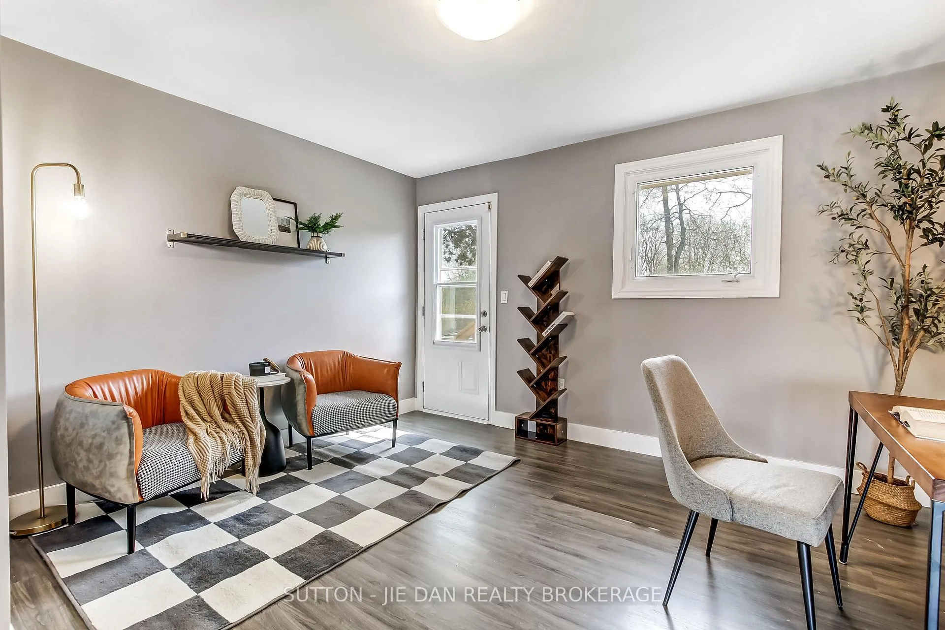 Photo 6 of 637 Jason Crescent, London, South O — HOMEH