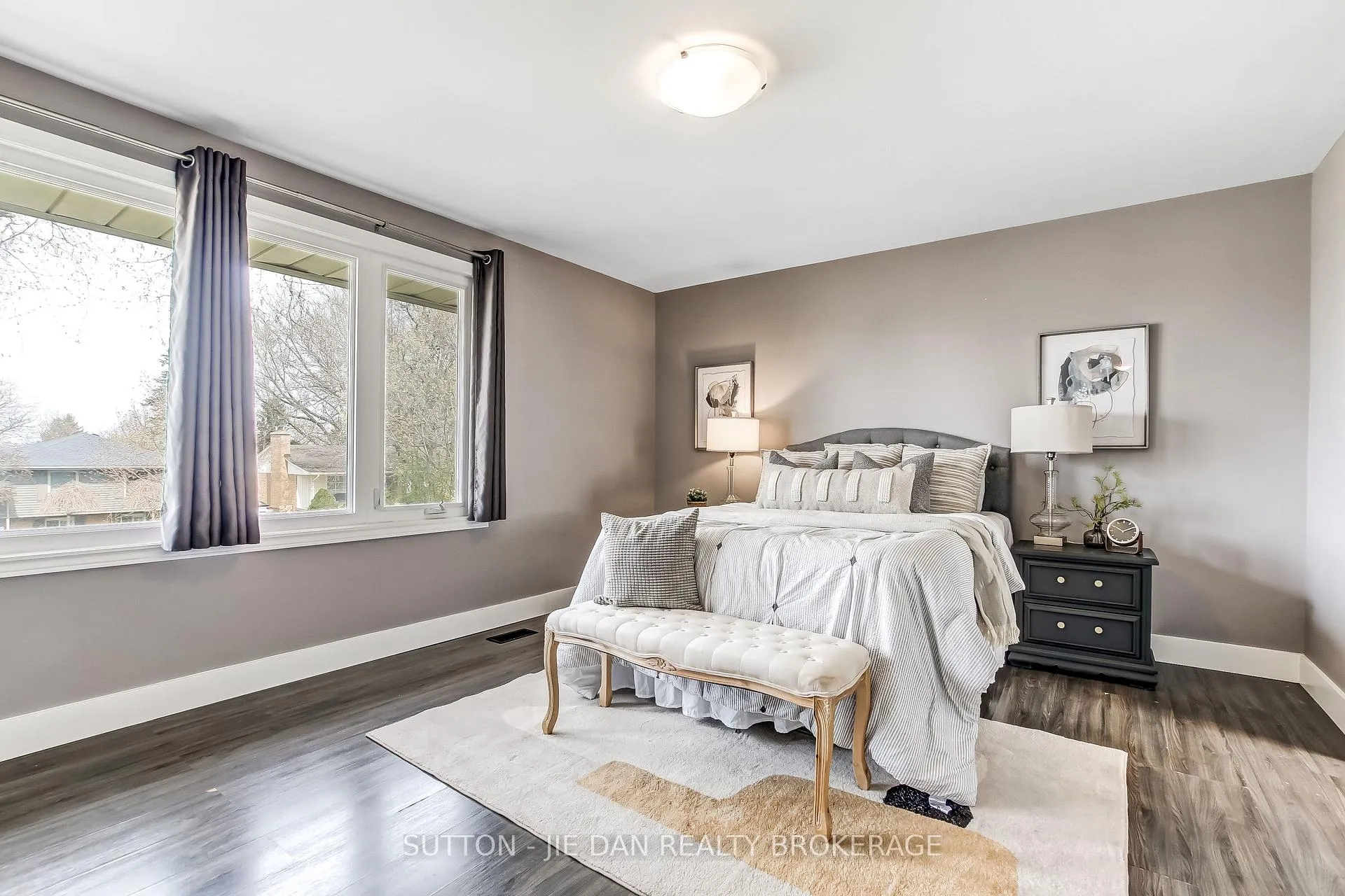 Photo 7 of 637 Jason Crescent, London, South O — HOMEH