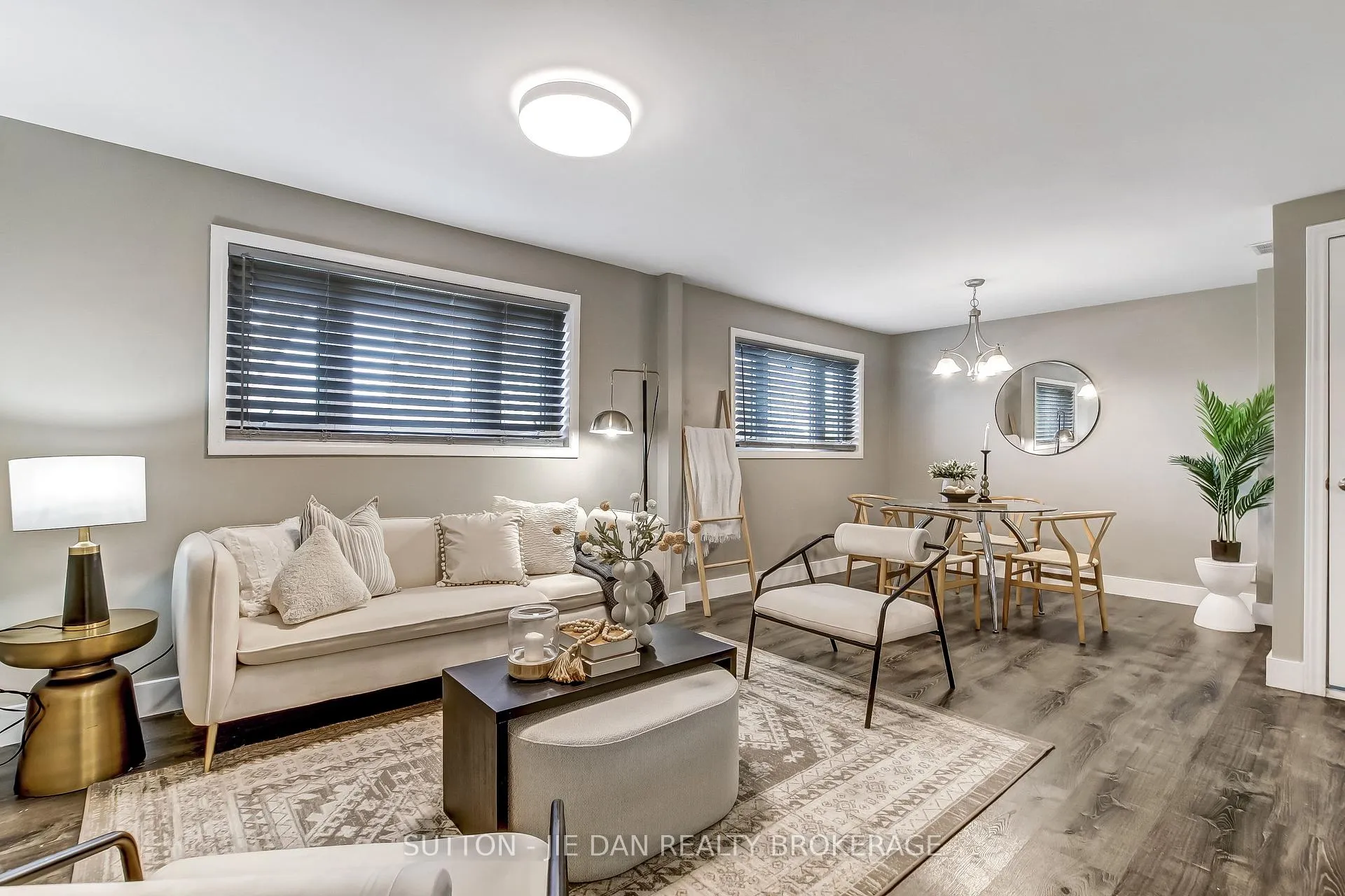 Photo 13 of 637 Jason Crescent, London, South O — HOMEH