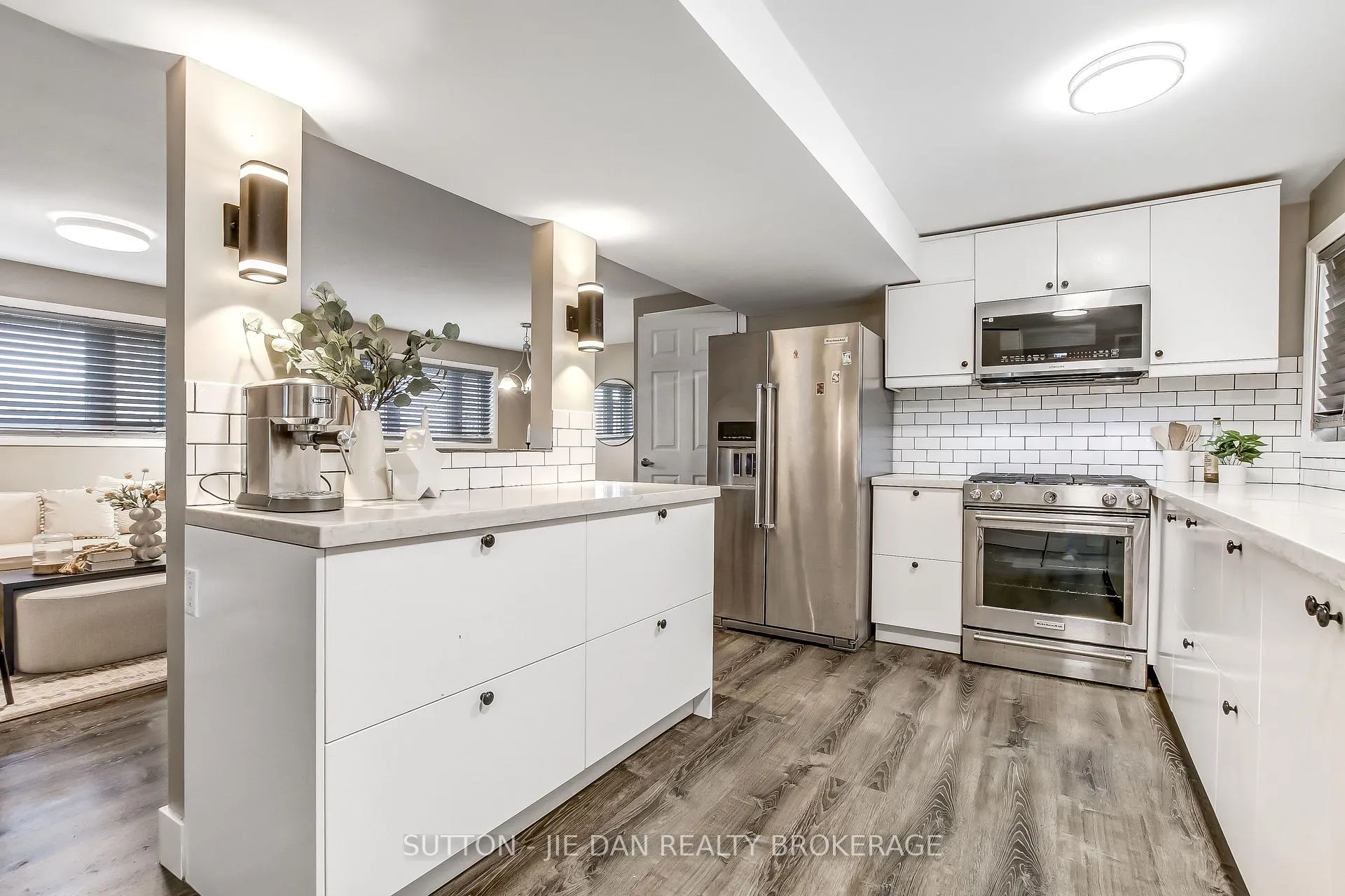 Photo 14 of 637 Jason Crescent, London, South O — HOMEH