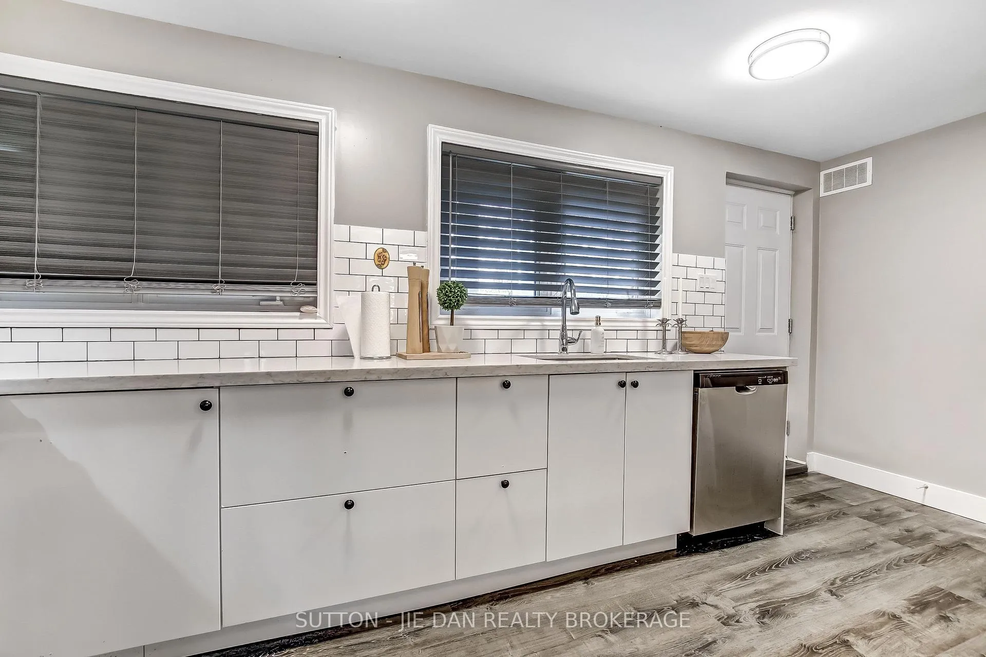 Photo 15 of 637 Jason Crescent, London, South O — HOMEH