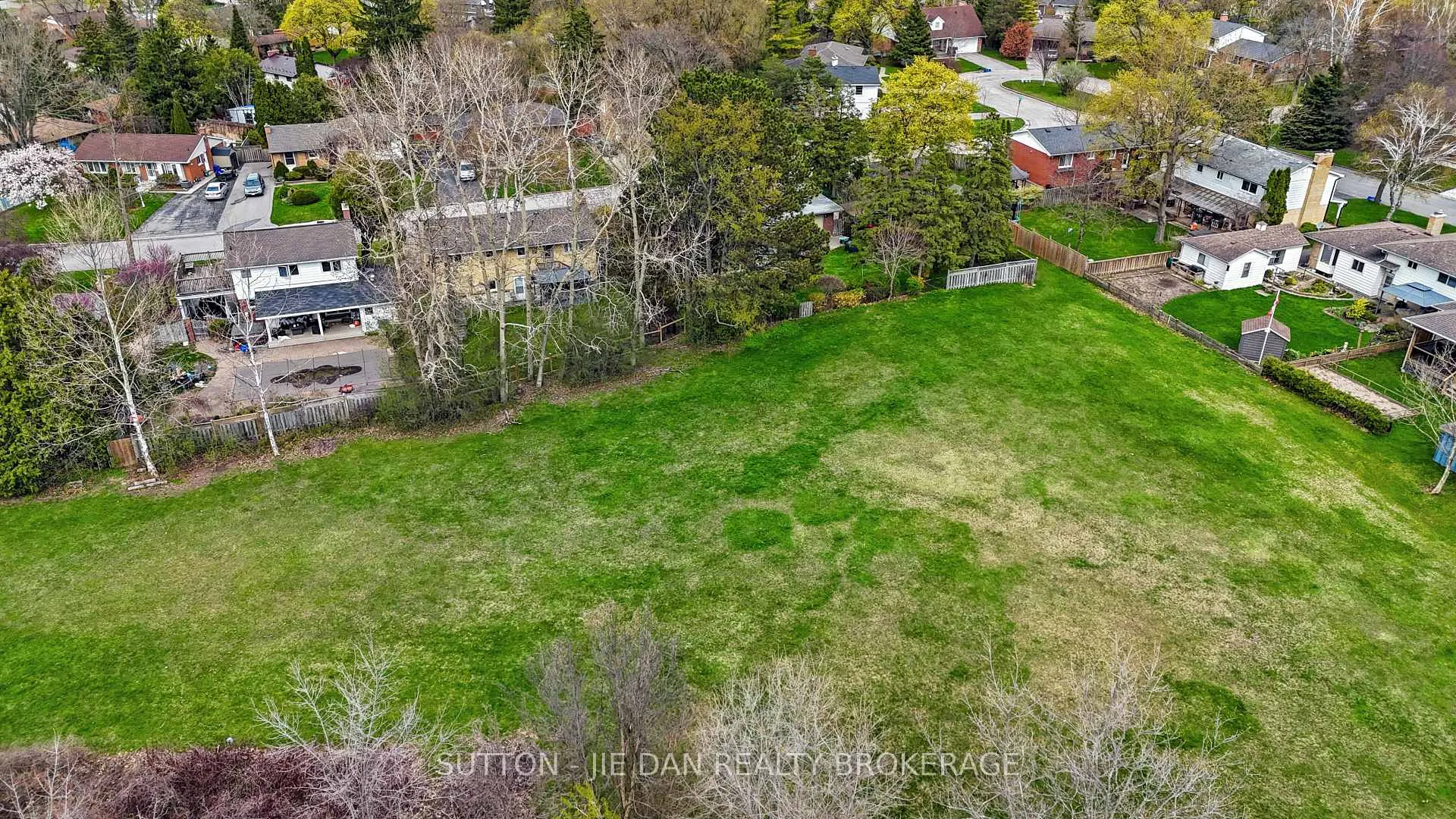 Photo 20 of 637 Jason Crescent, London, South O — HOMEH