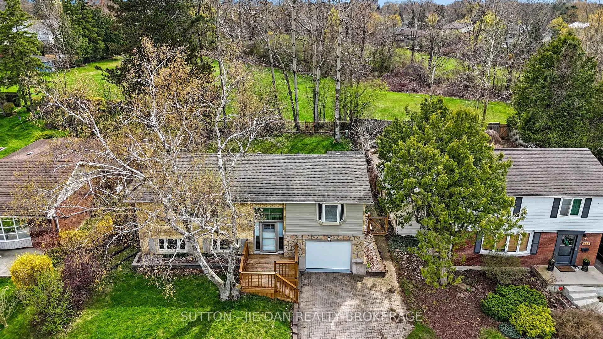 Photo 23 of 637 Jason Crescent, London, South O — HOMEH