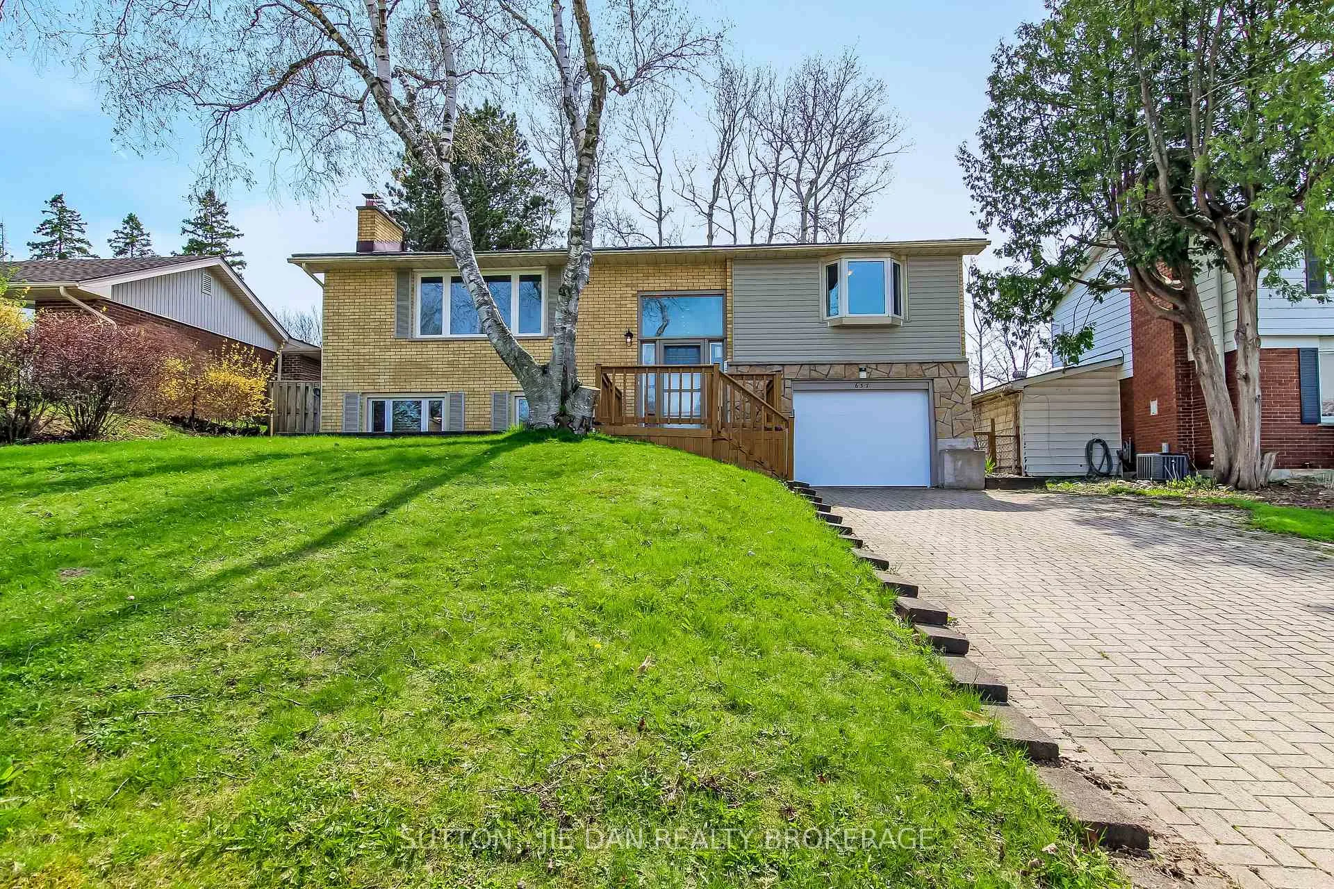 Photo 24 of 637 Jason Crescent, London, South O — HOMEH