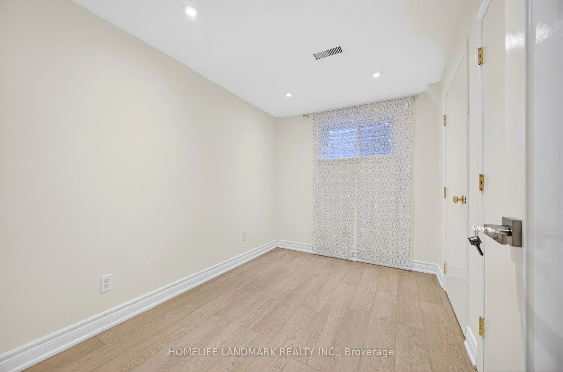 Photo 7 of 6 Willowgate Drive, Markham, Bullock — HOMEH